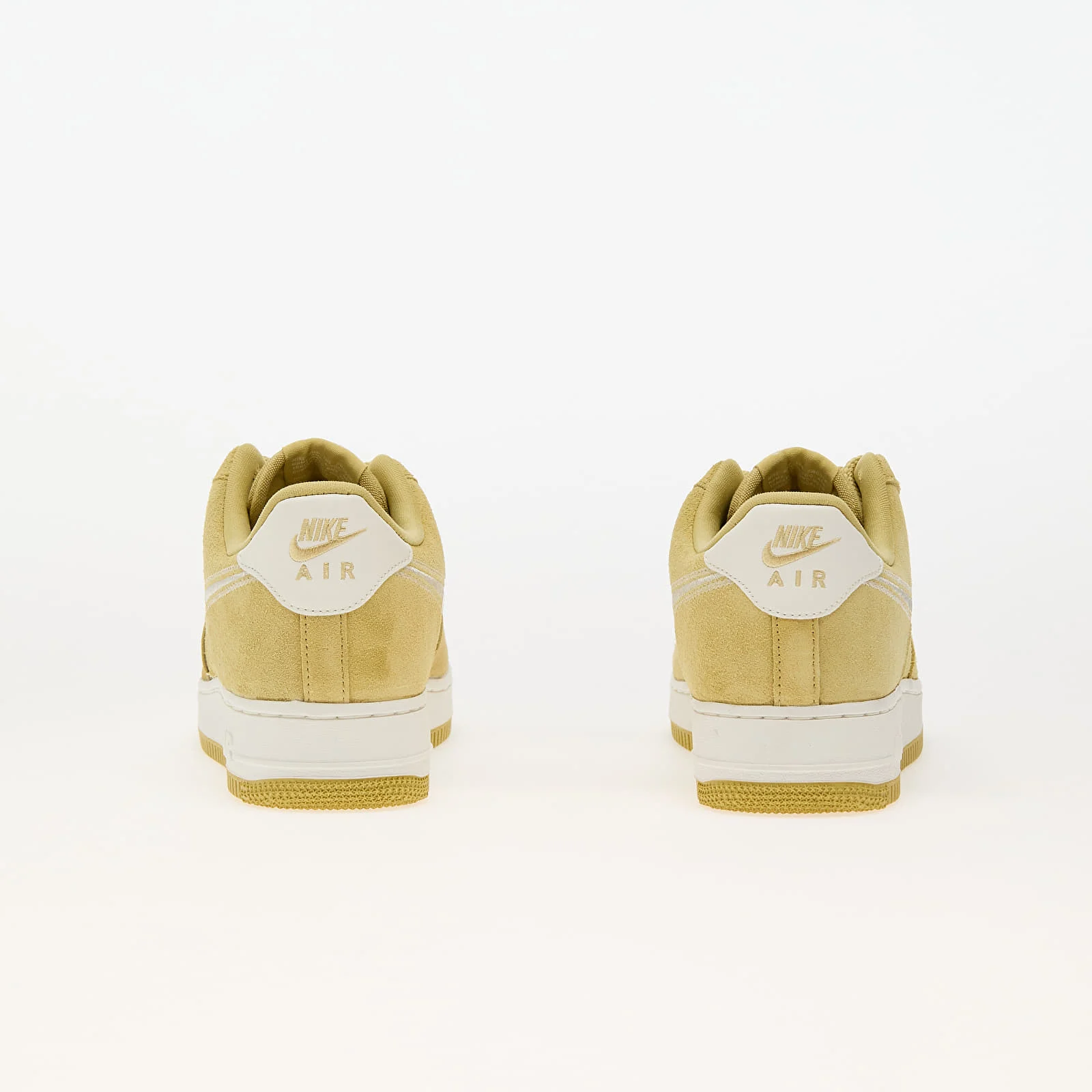 NIKE Air Force 1 Gold