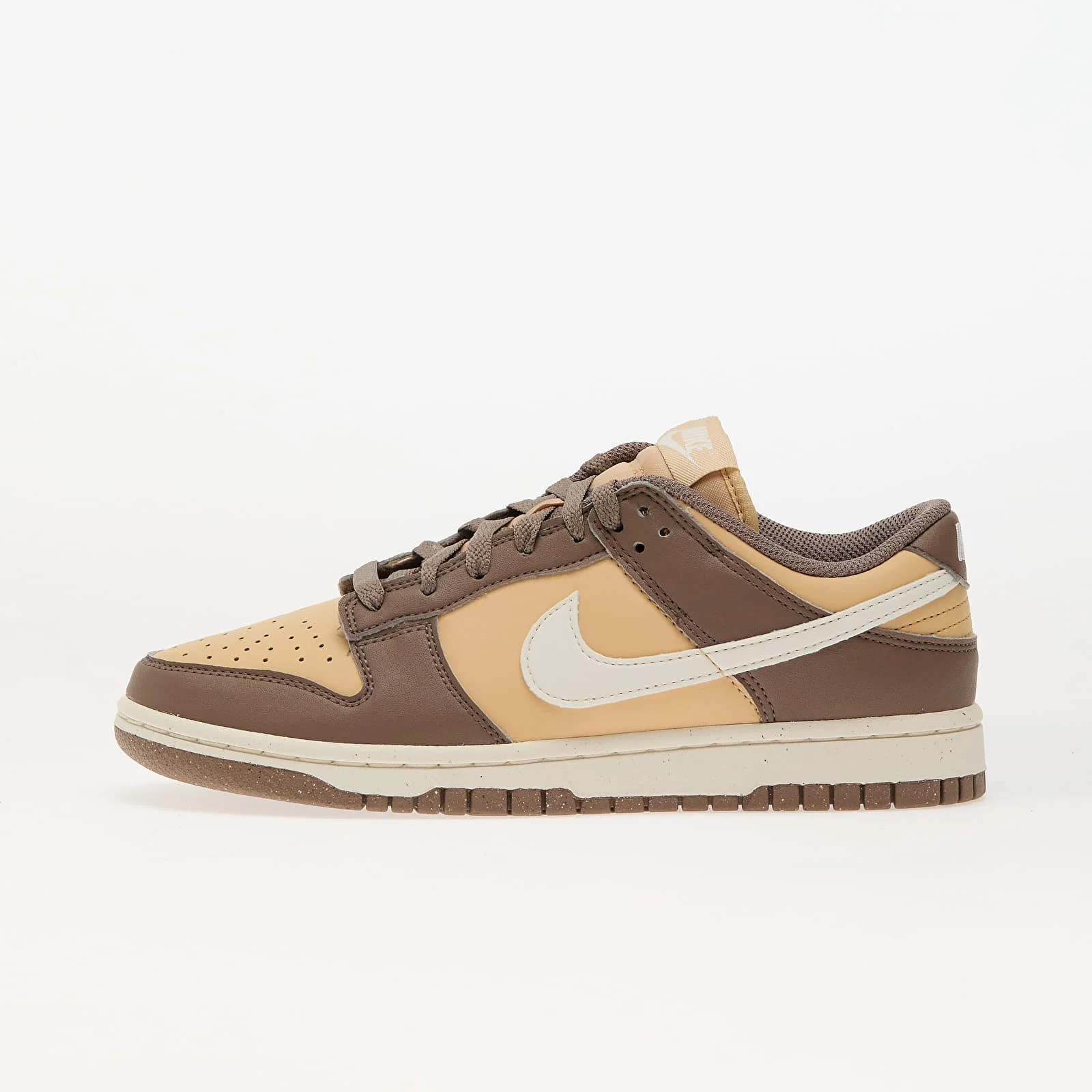 NIKE Dunk Low Brown