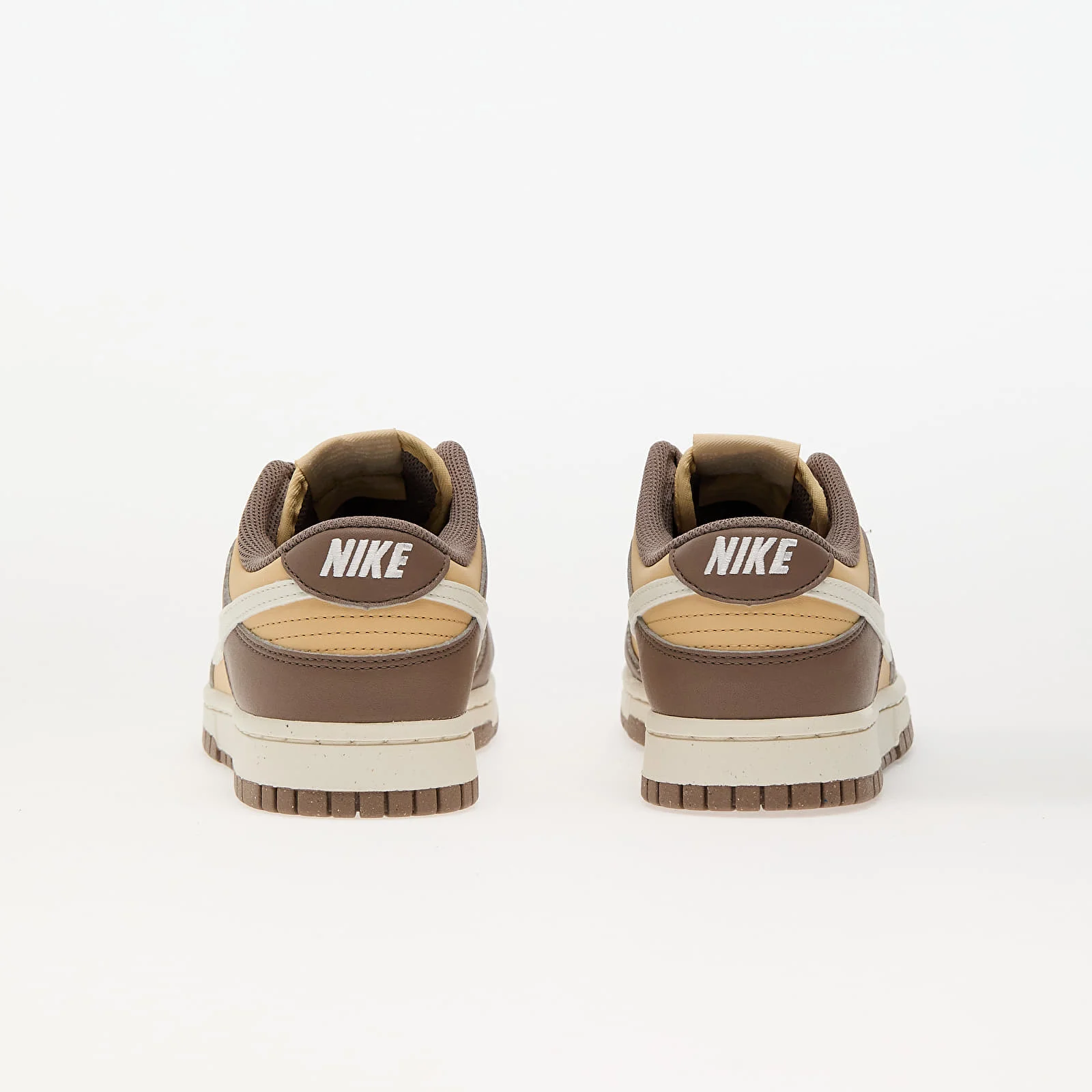 NIKE Dunk Low Brown