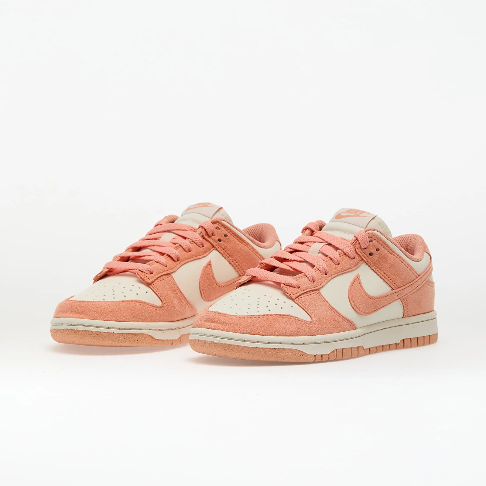 NIKE Dunk Low Coral