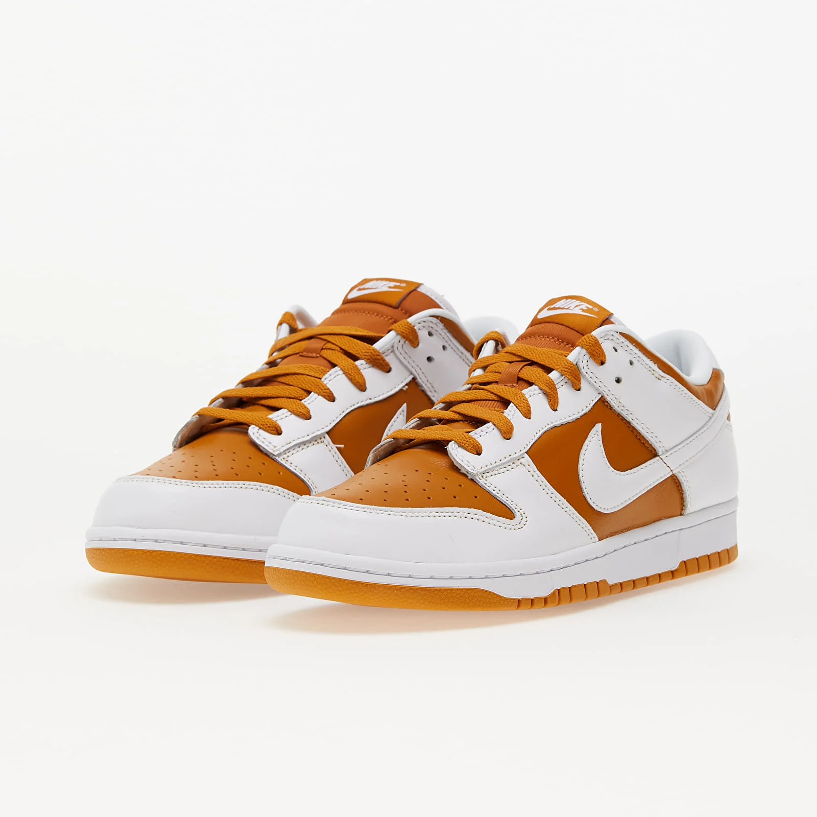 NIKE Dunk Low Curry