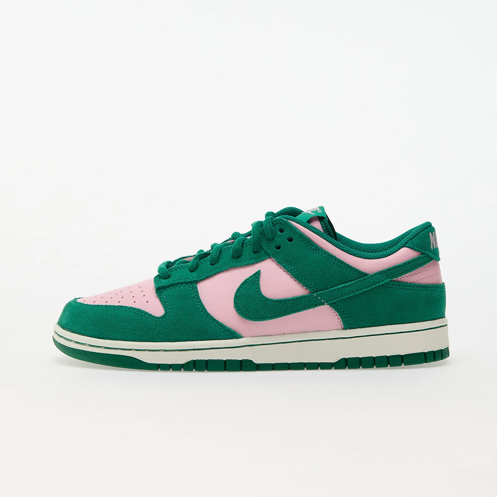 NIKE Dunk Low Soft Pink