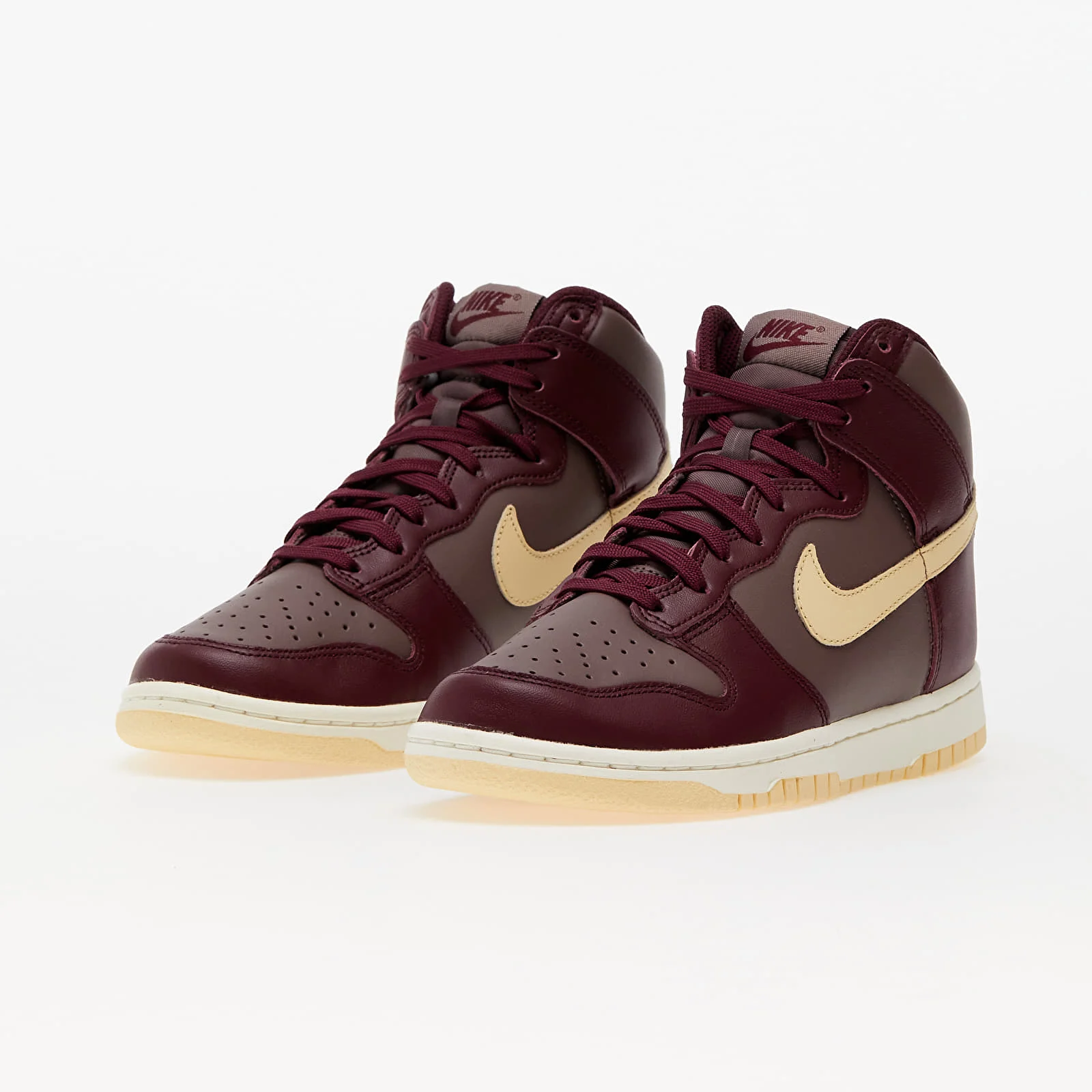 NIKE Dunk High Vainilla Night