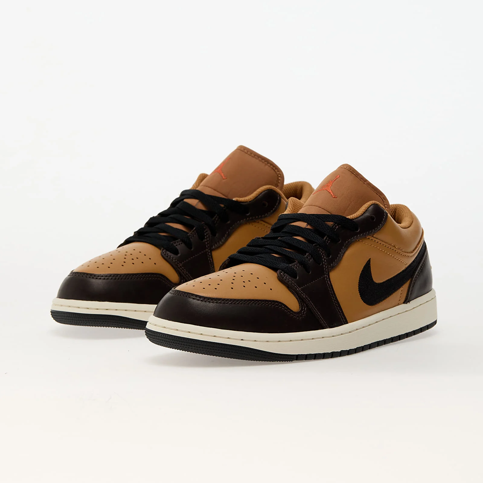 NIKE Air Jordan Low Brown