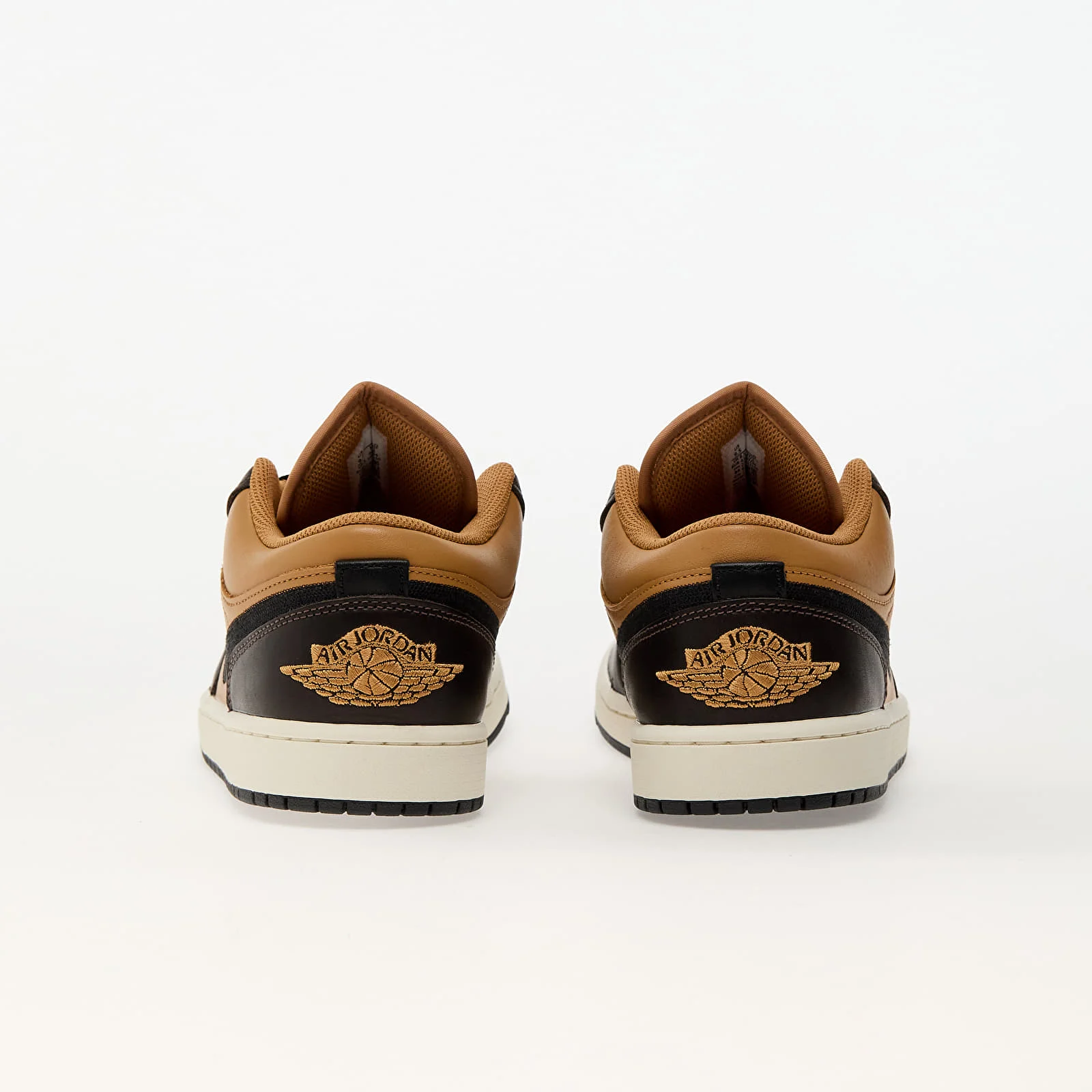 NIKE Air Jordan Low Brown