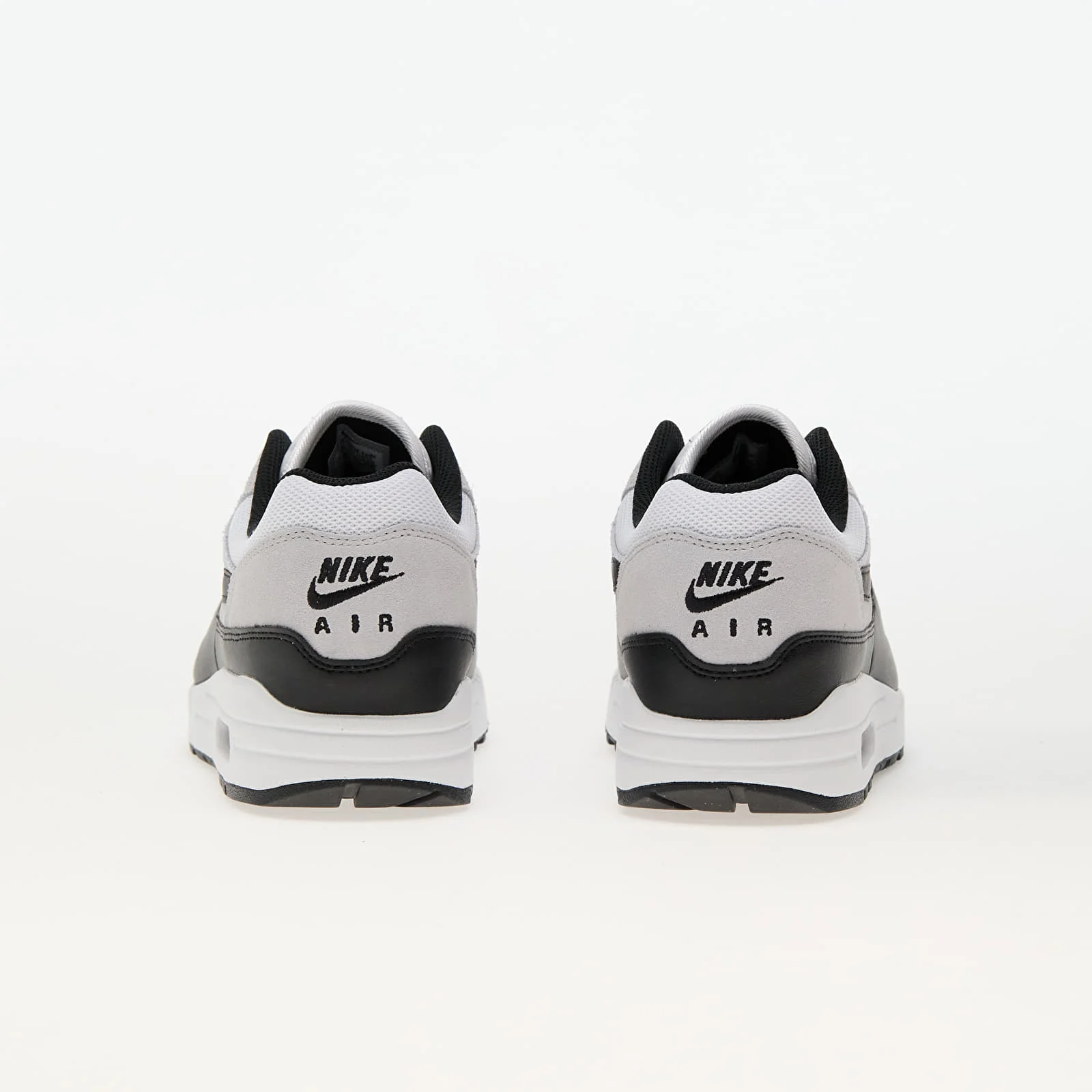 NIKE Air Max 1