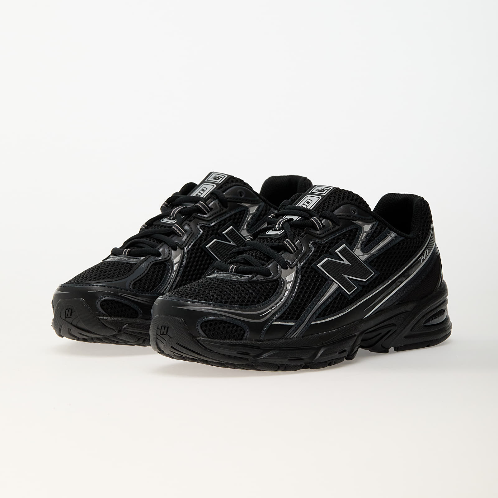 NEW BALANCE 740