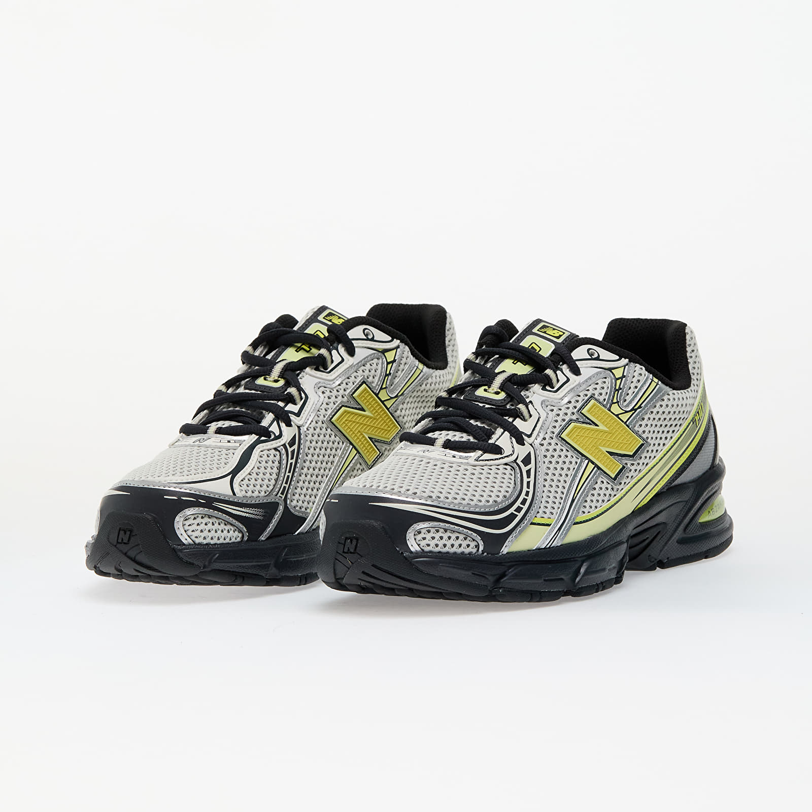 NEW BALANCE 740