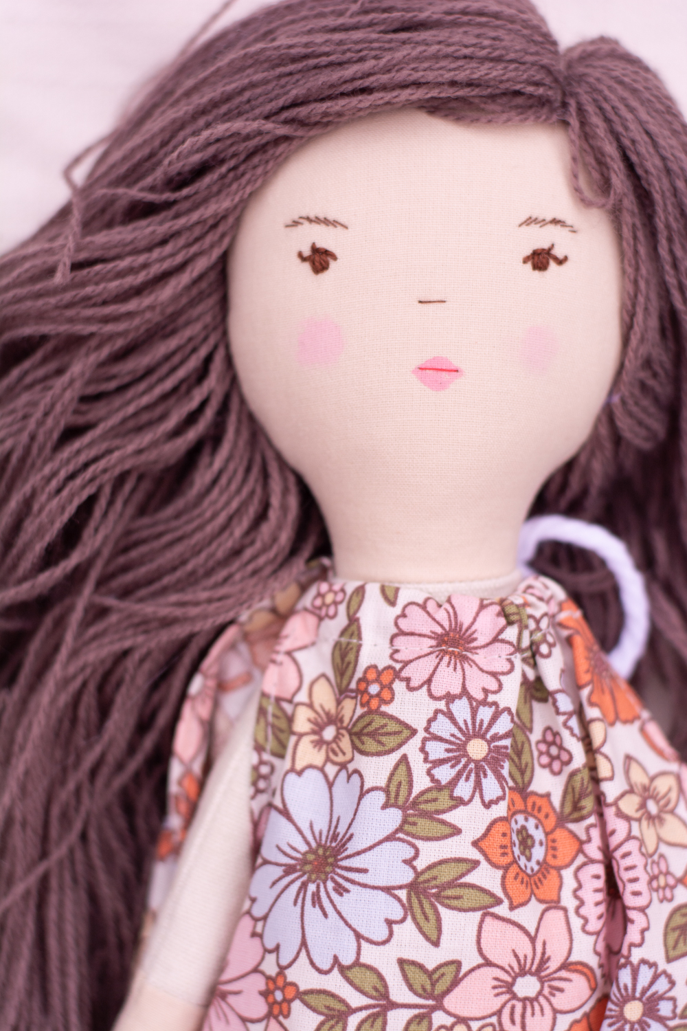 Păpuşă din bumbac cu păr de aţe