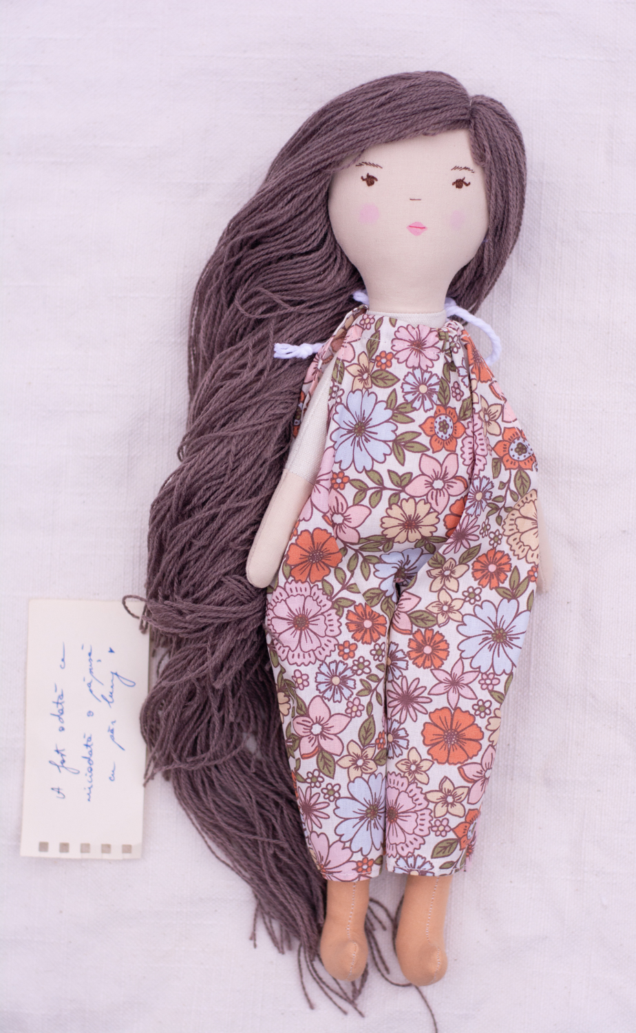 Păpuşă din bumbac cu păr de aţe