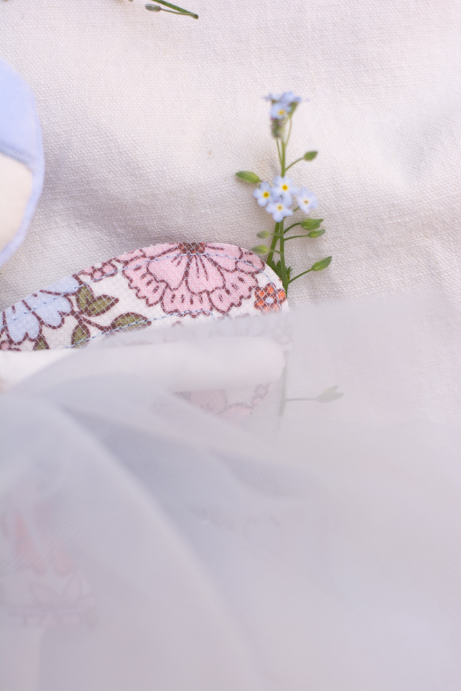 Zână păpuşă cu păr albastru şi flori vintage