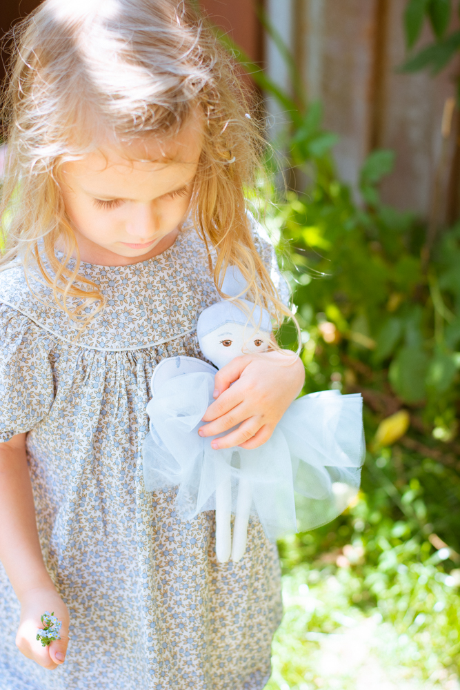 Zână păpuşă cu păr albastru şi flori vintage