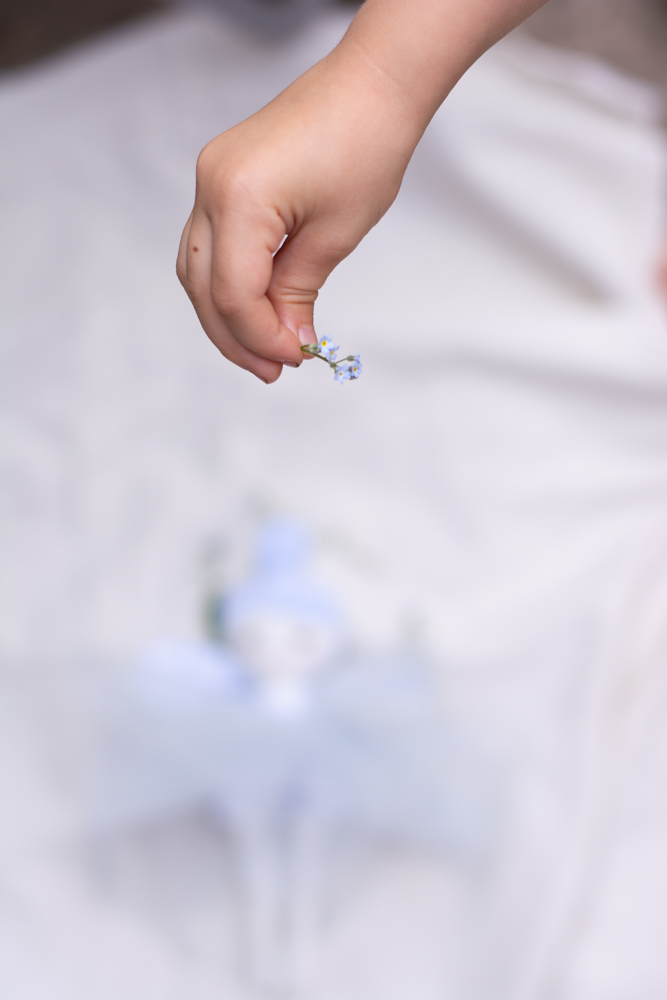 Zână gingaşă în nuanţe de albastru