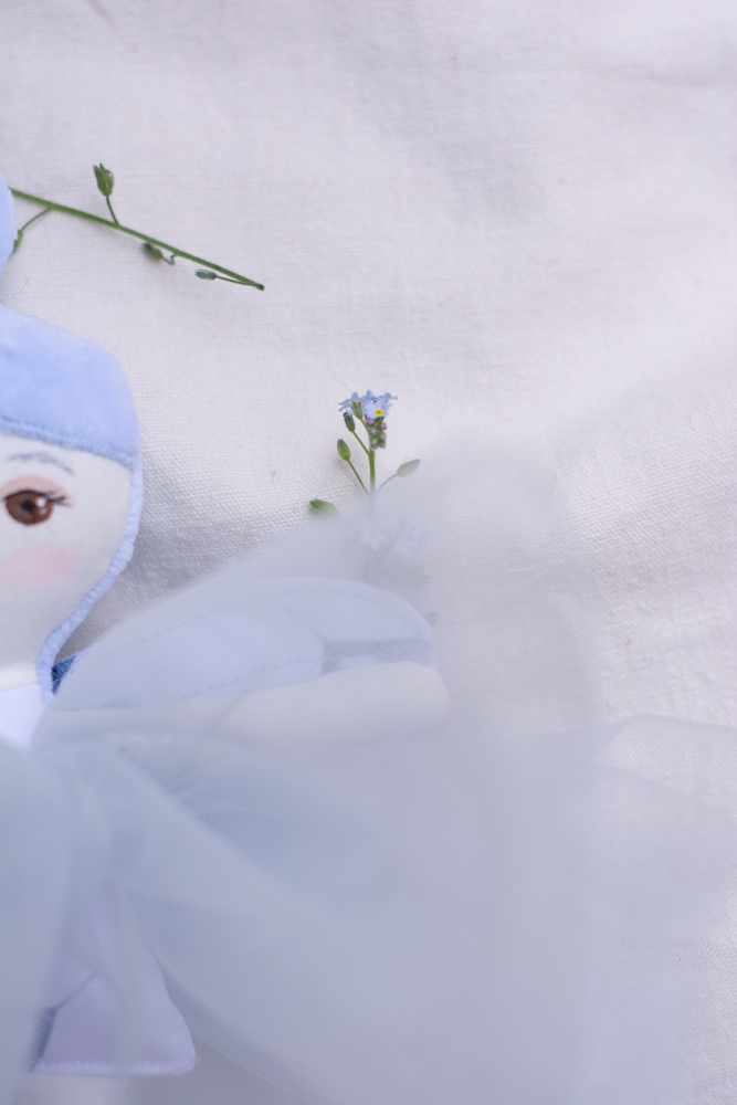 Zână gingaşă în nuanţe de albastru