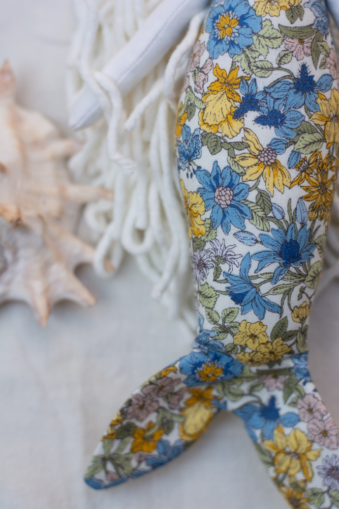 Sirenă handmade din material textil 