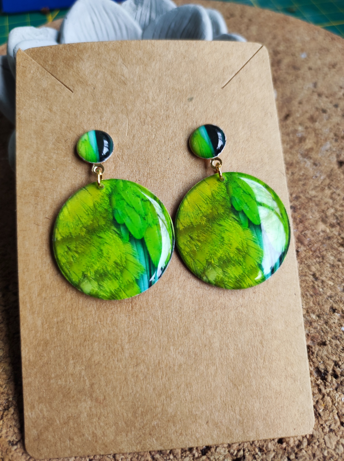 Boucles d'oreilles plumes de perroquet 