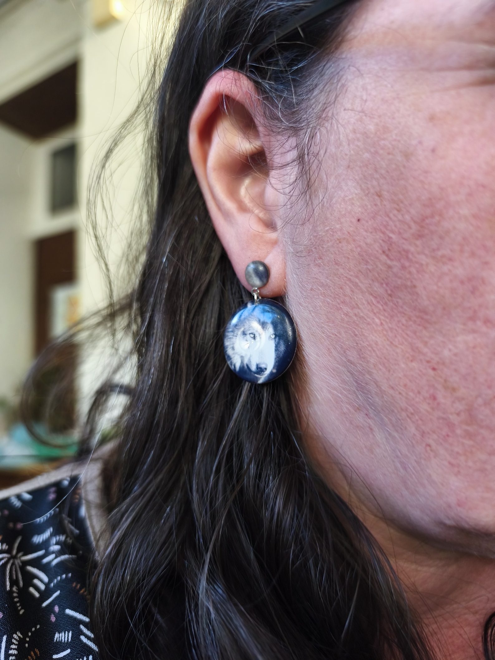 Sous le regard du loup – Boucles d’oreilles photo artisanales