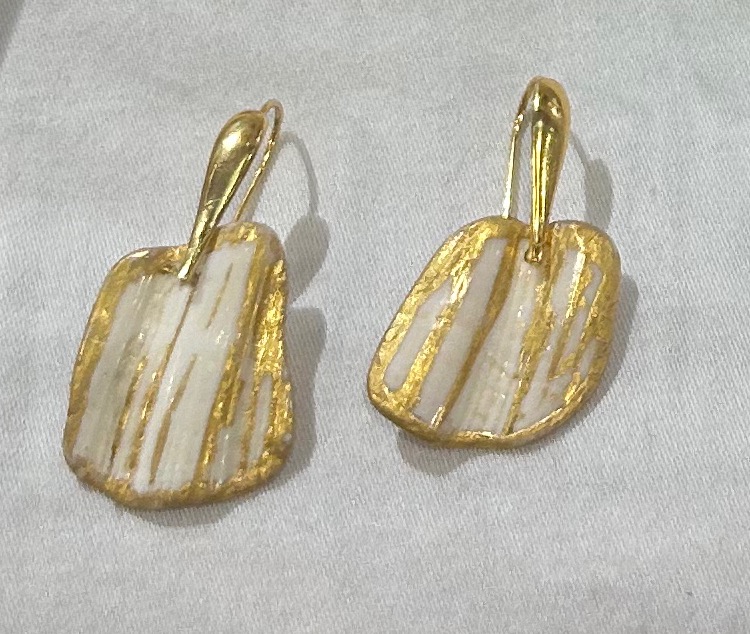 Elegant Gold-Trimmed Seashell Earrings