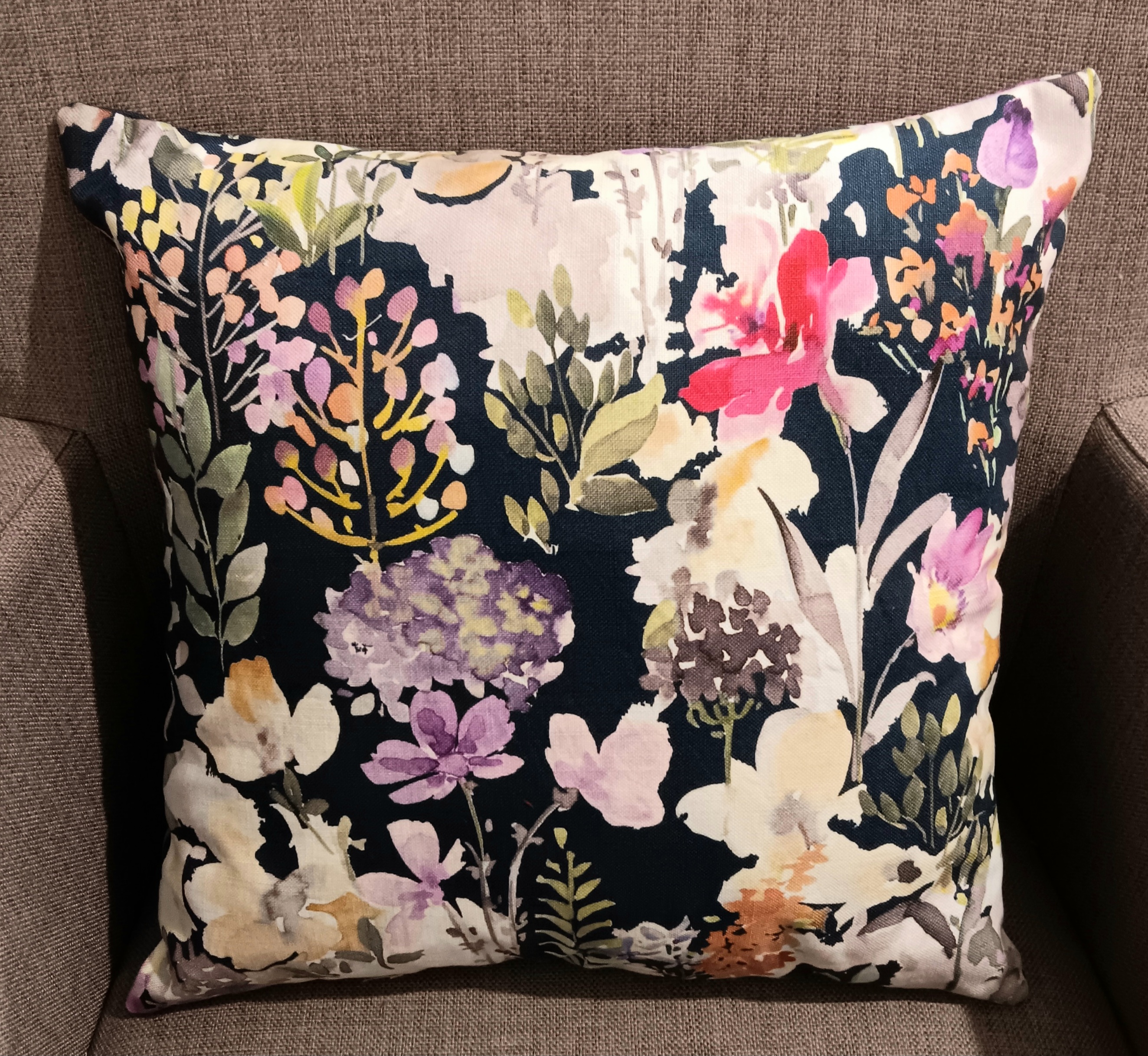 Floral Pair of Decorative Pillow