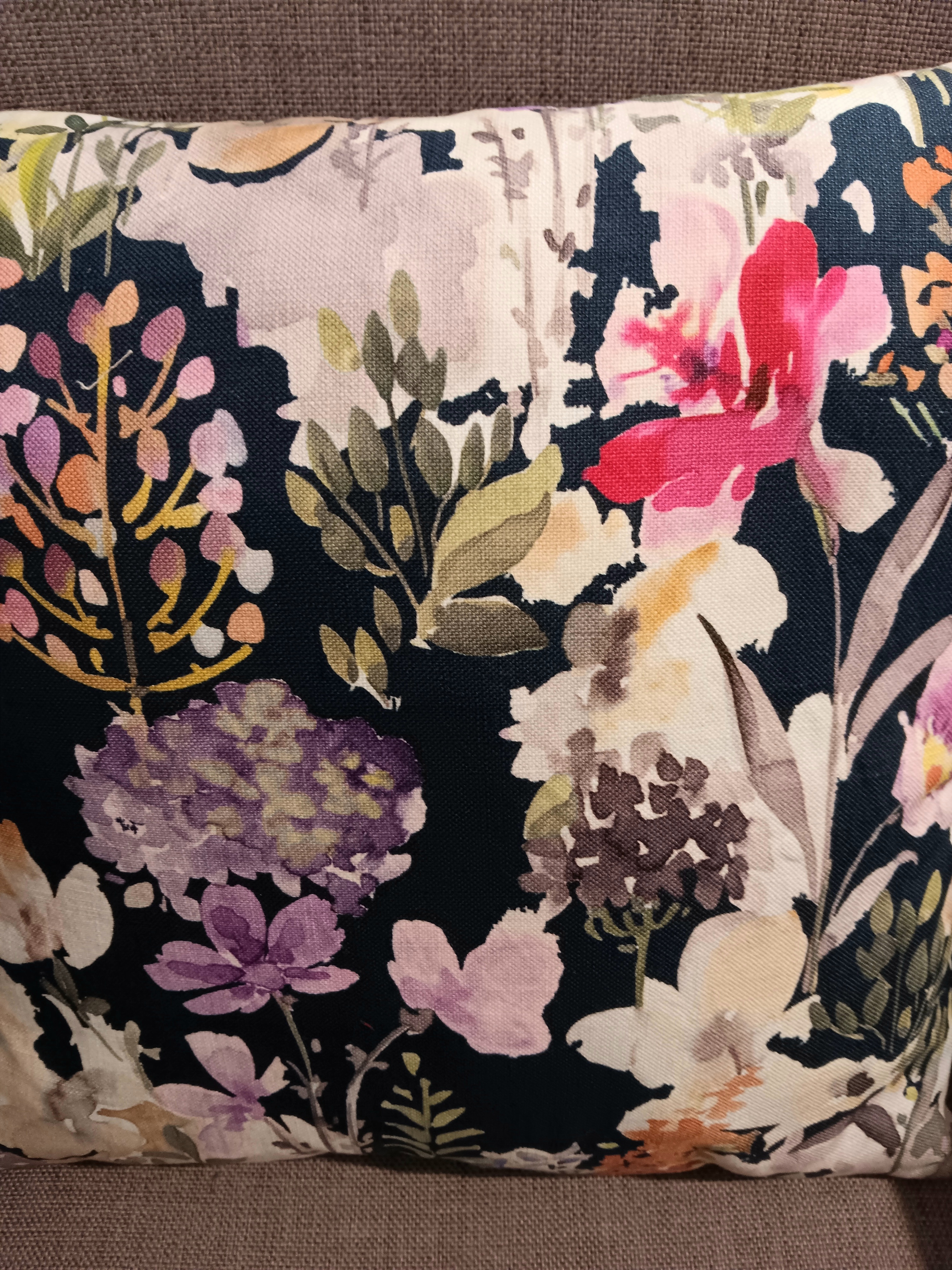 Floral Pair of Decorative Pillow