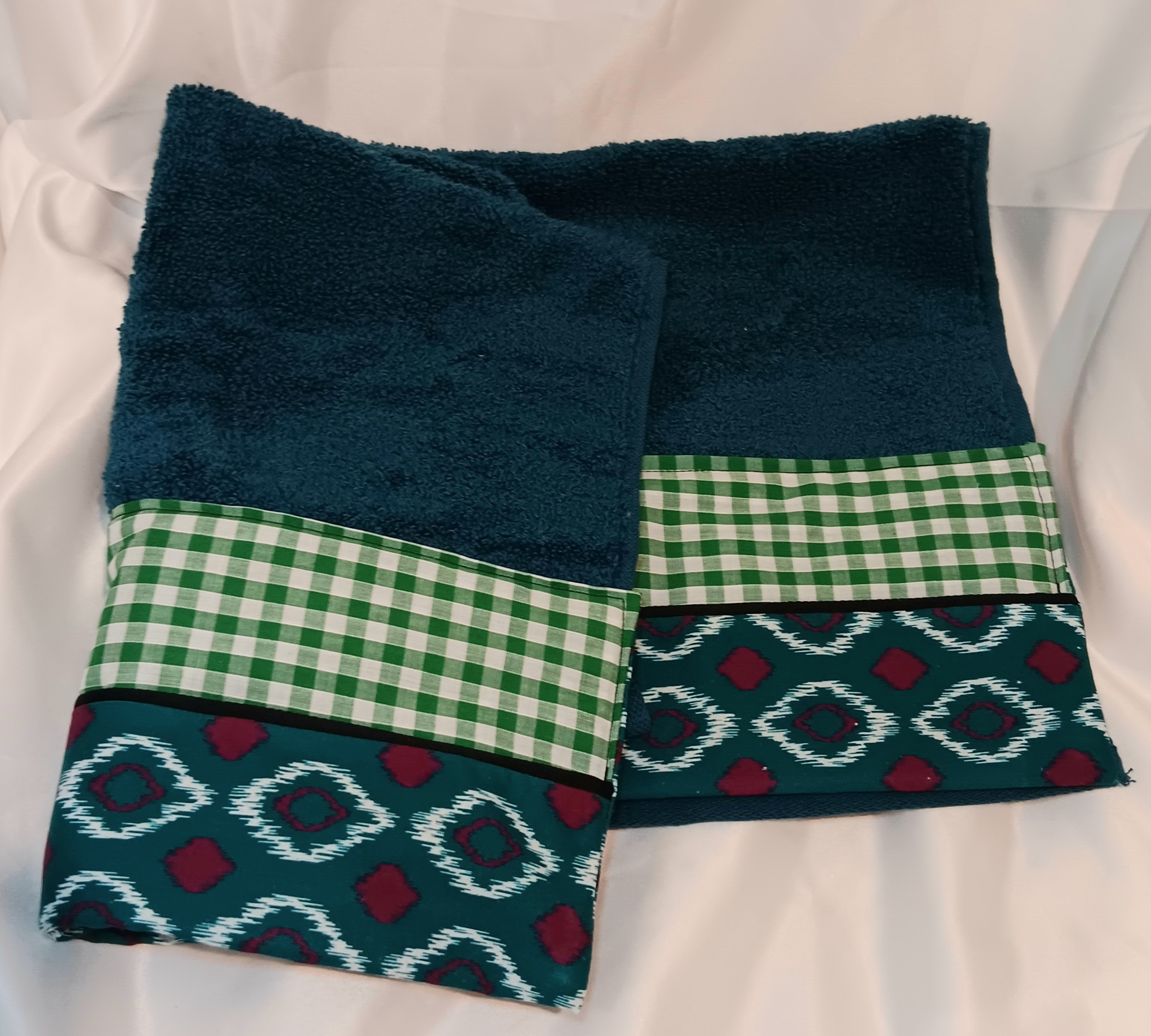 Towels Pair with Decorative Border