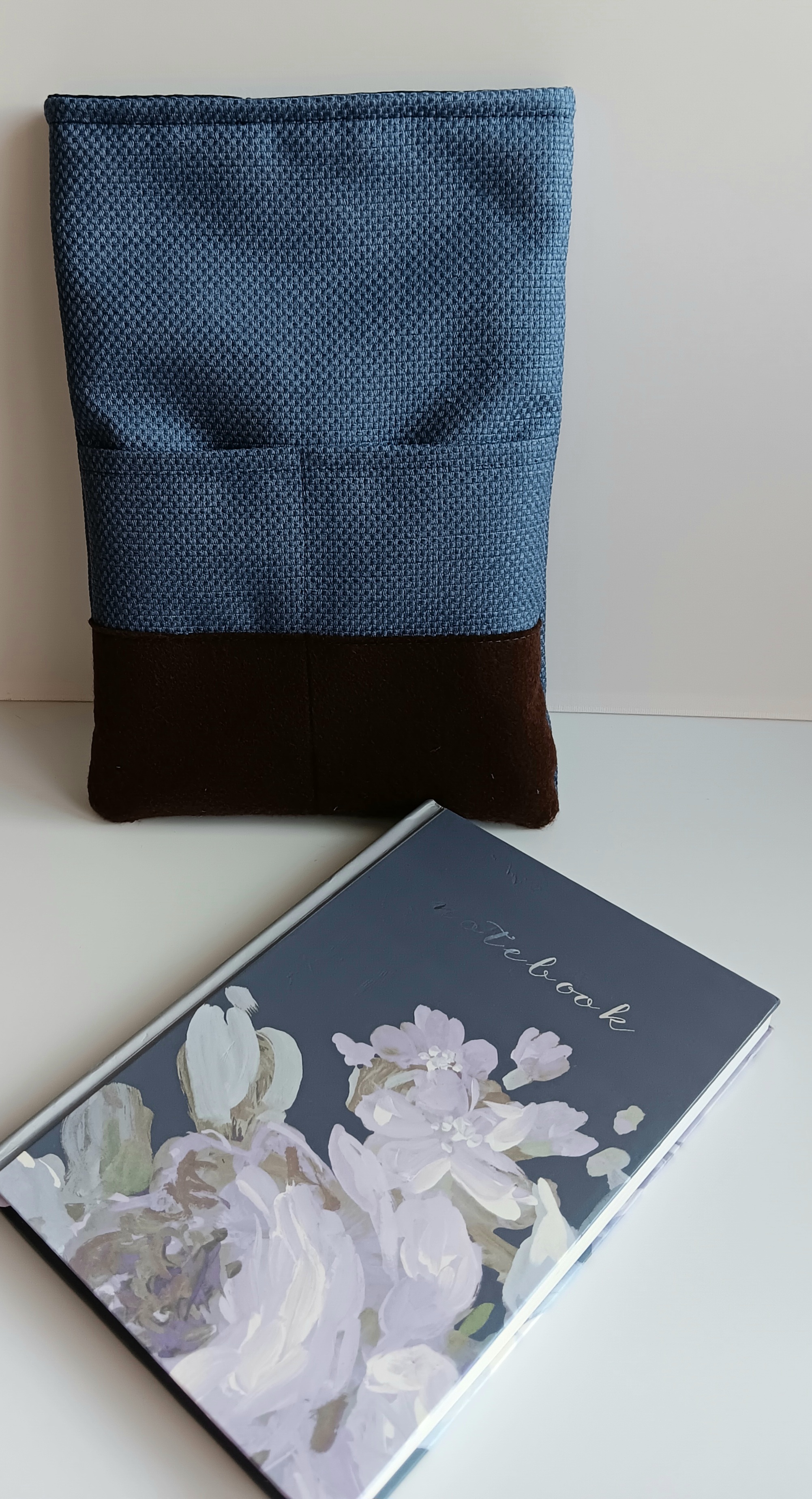 Multi-pocket Organizer Pouch