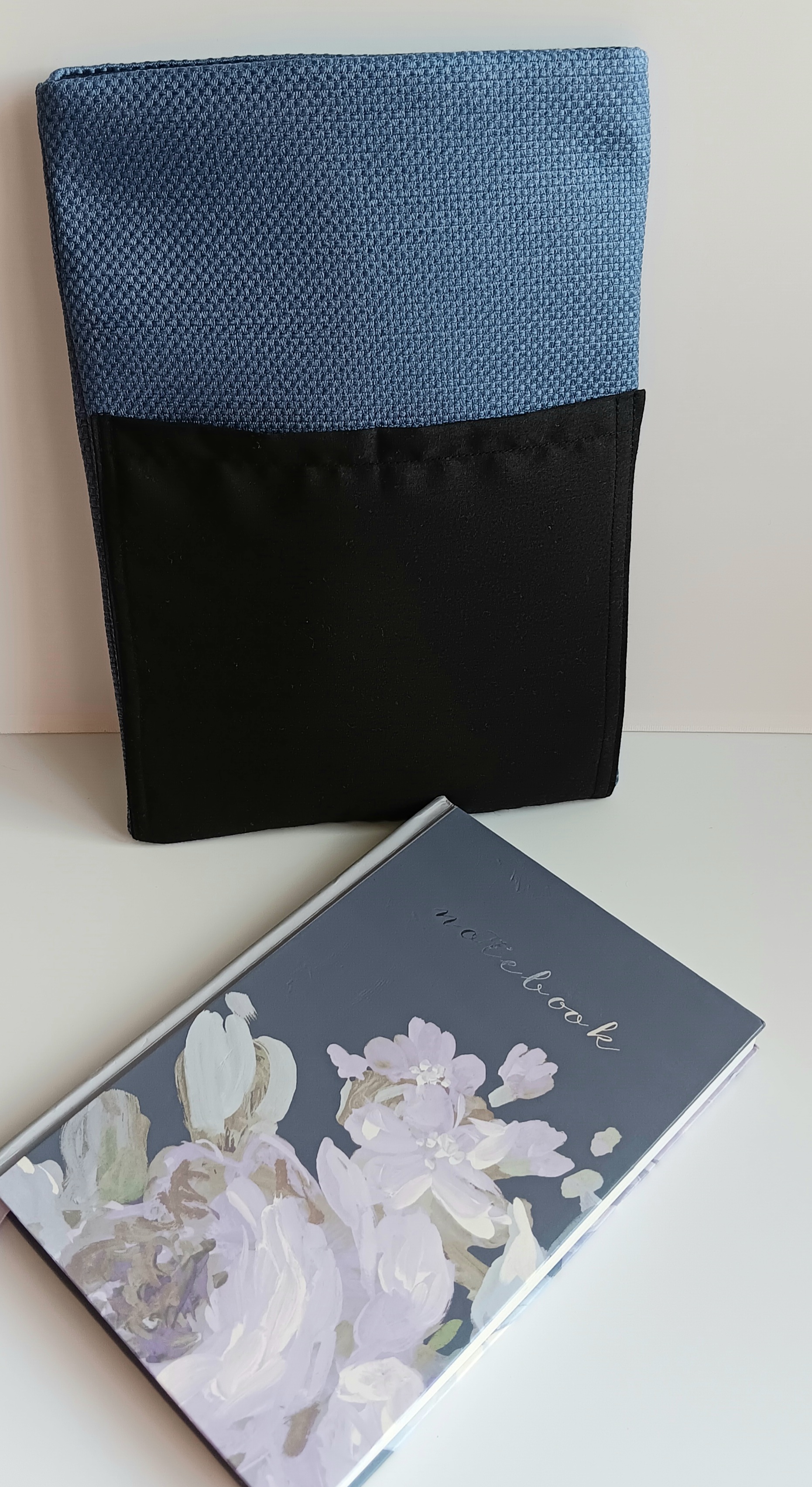 Multi-pocket Organizer Pouch