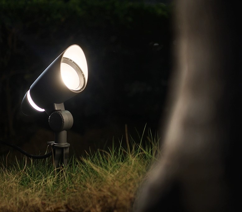 Einfacher LED-Strahler für den Außenbereich || Simple LED spotlight for outdoor use