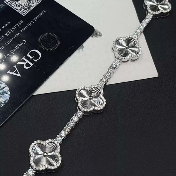 3MM Clover Tennis Bracelet VVS1 D Moissanite