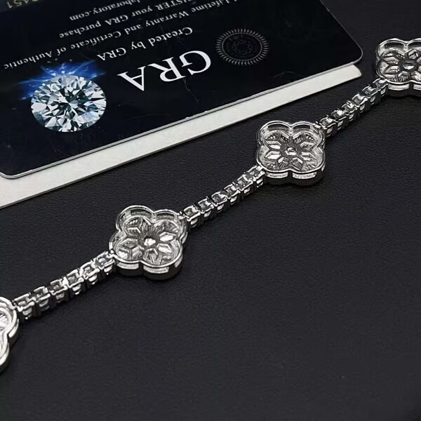 3MM Clover Tennis Bracelet VVS1 D Moissanite