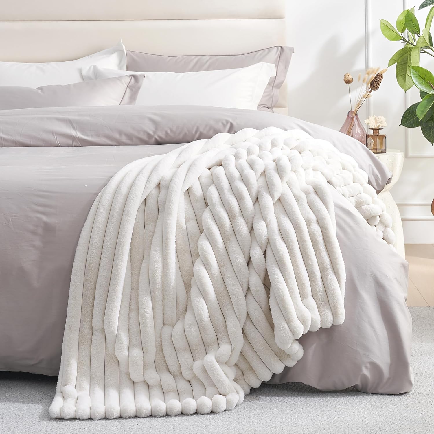 Amélie Home Faux Fur Throw Blanket for Couch, Rabbit Fur Warm Luxurious Soft Striped Cozy Fluffy Plush Gift Blankets for Family Sofa Chair Bed Living Room,Ivory,55 x 70 inch