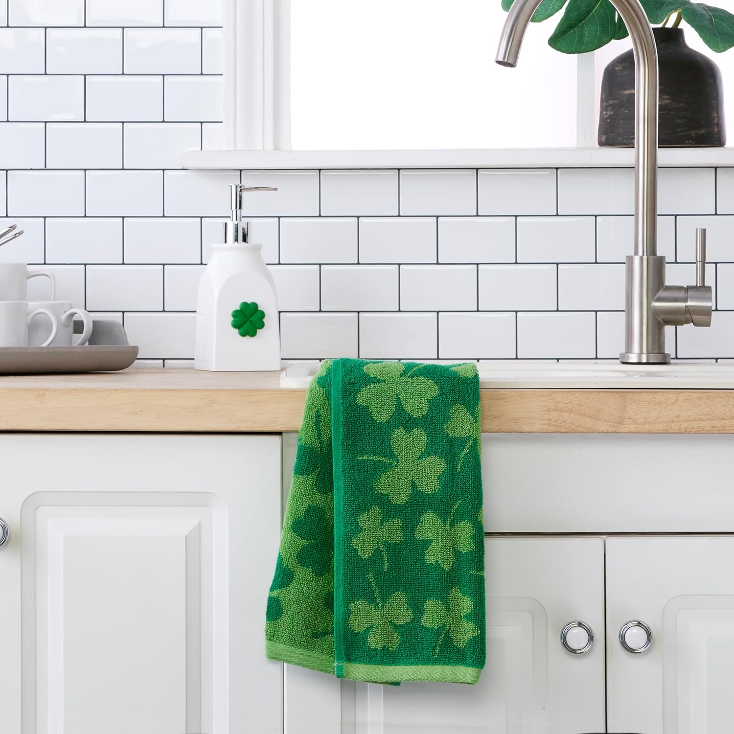 SKL Home St. Patrick's Shamrock Hand Towel 2pc Set for Bath/Kitchen/Bar & Gift, Green