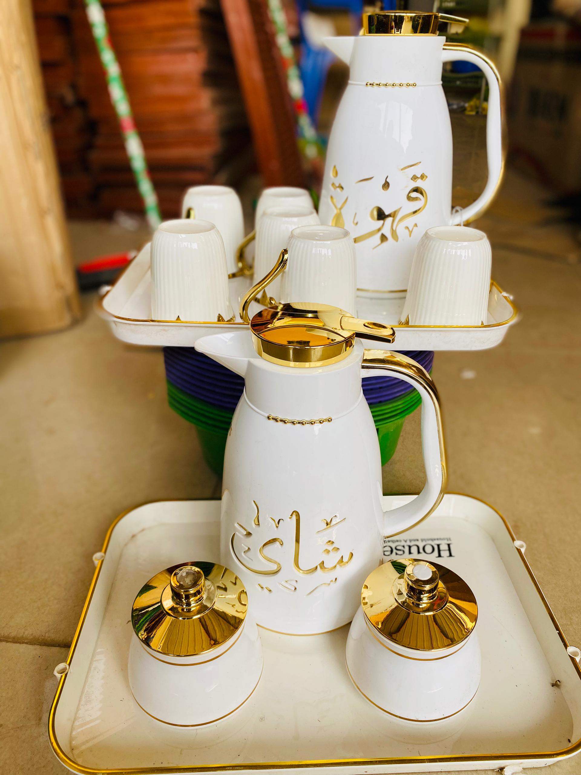 Ensemble carafes et tasses