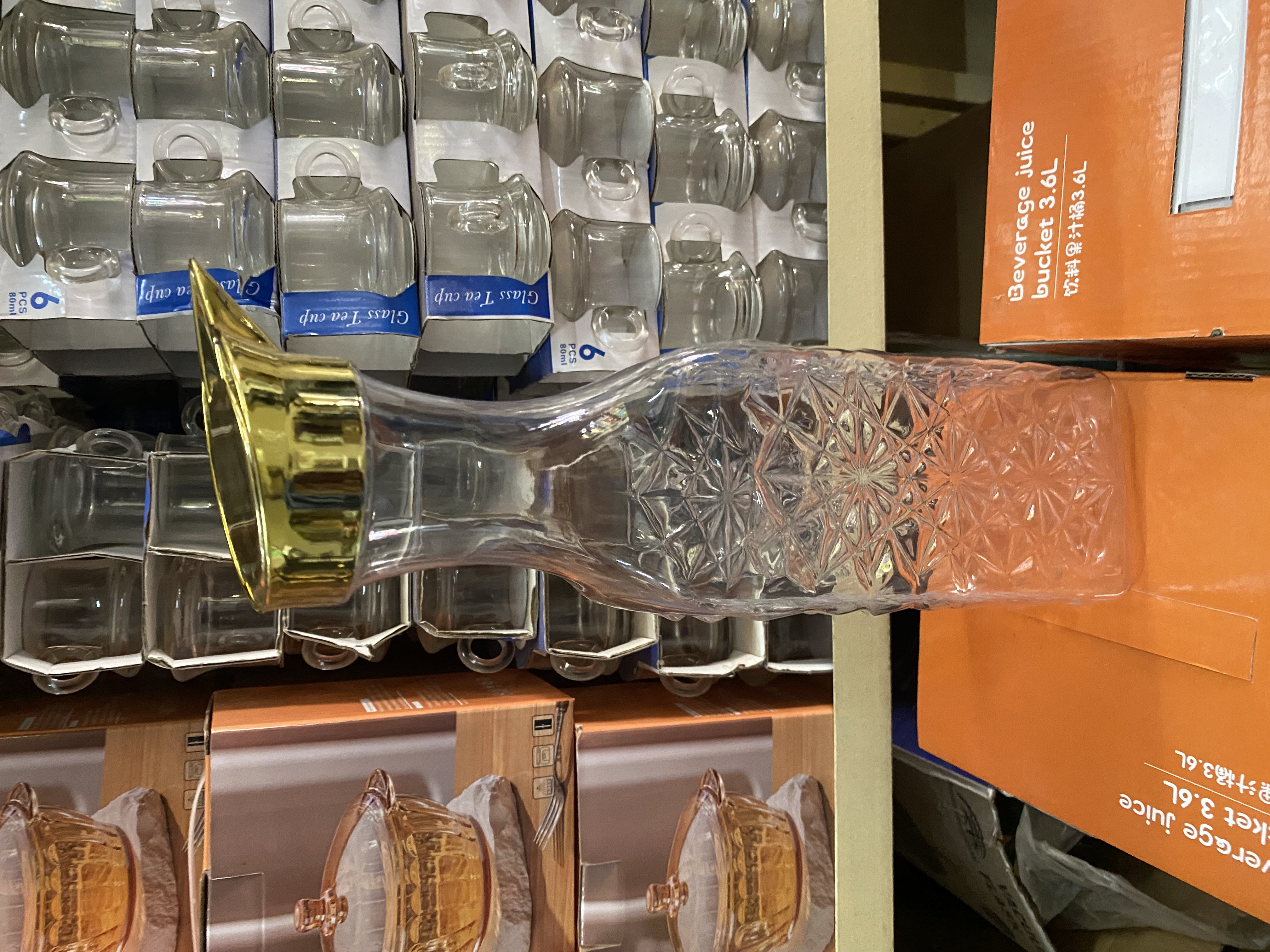 Carafe en verre avec bord doré
