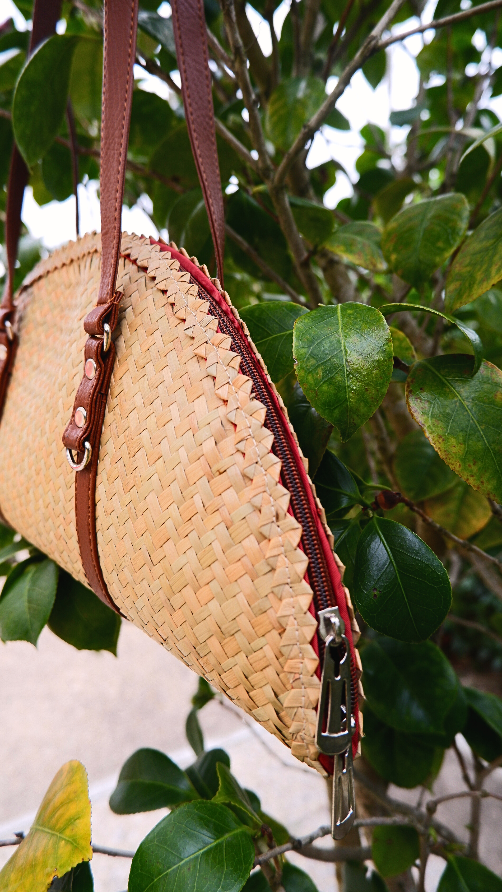 Soleil slice - Sac Demi-Lune en Rotin Fait Main, Boho-Chic et Éco-Responsable