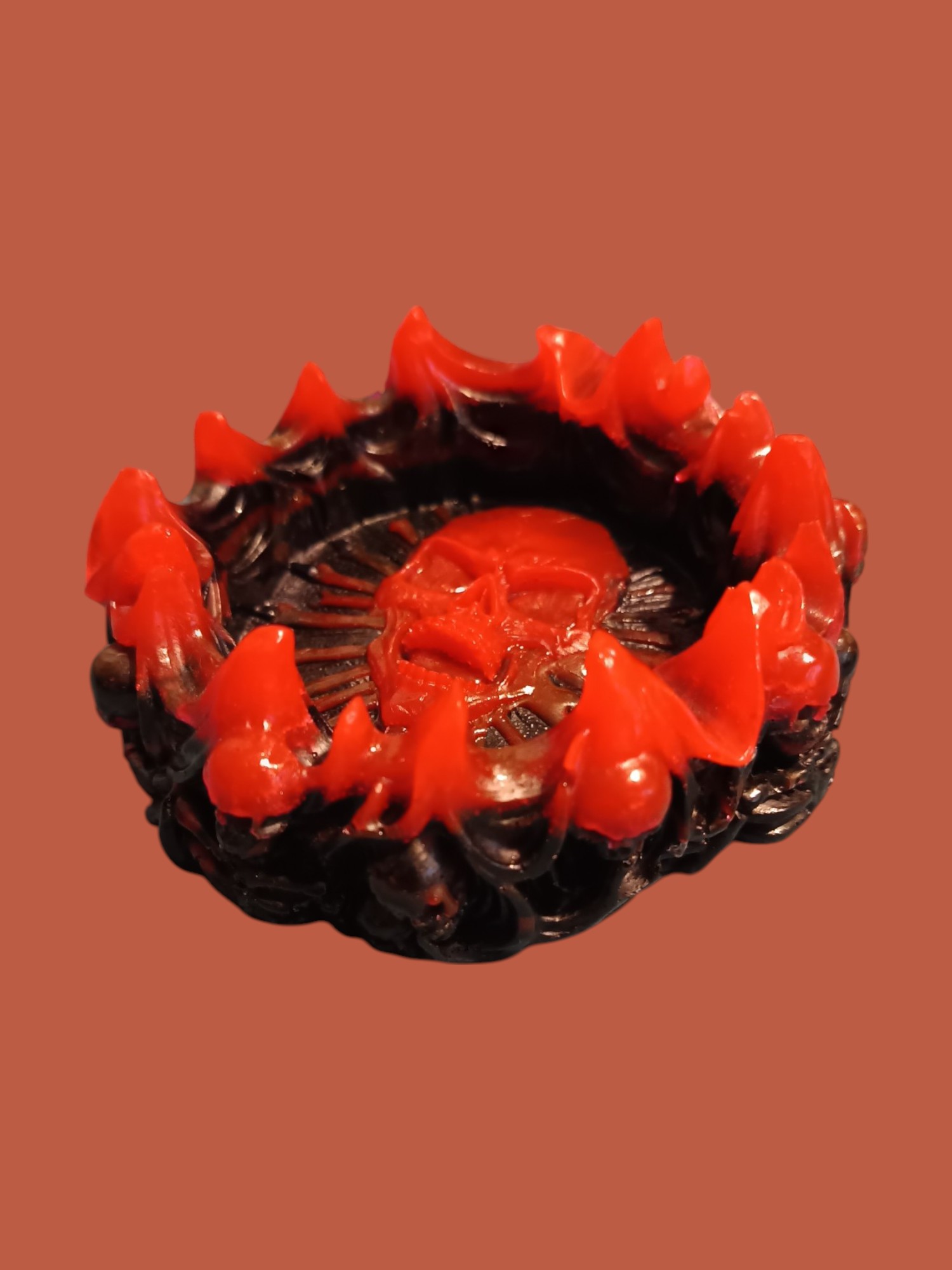 Cendrier ou vide poche noir et rouge crâne, 13cm de diamètre