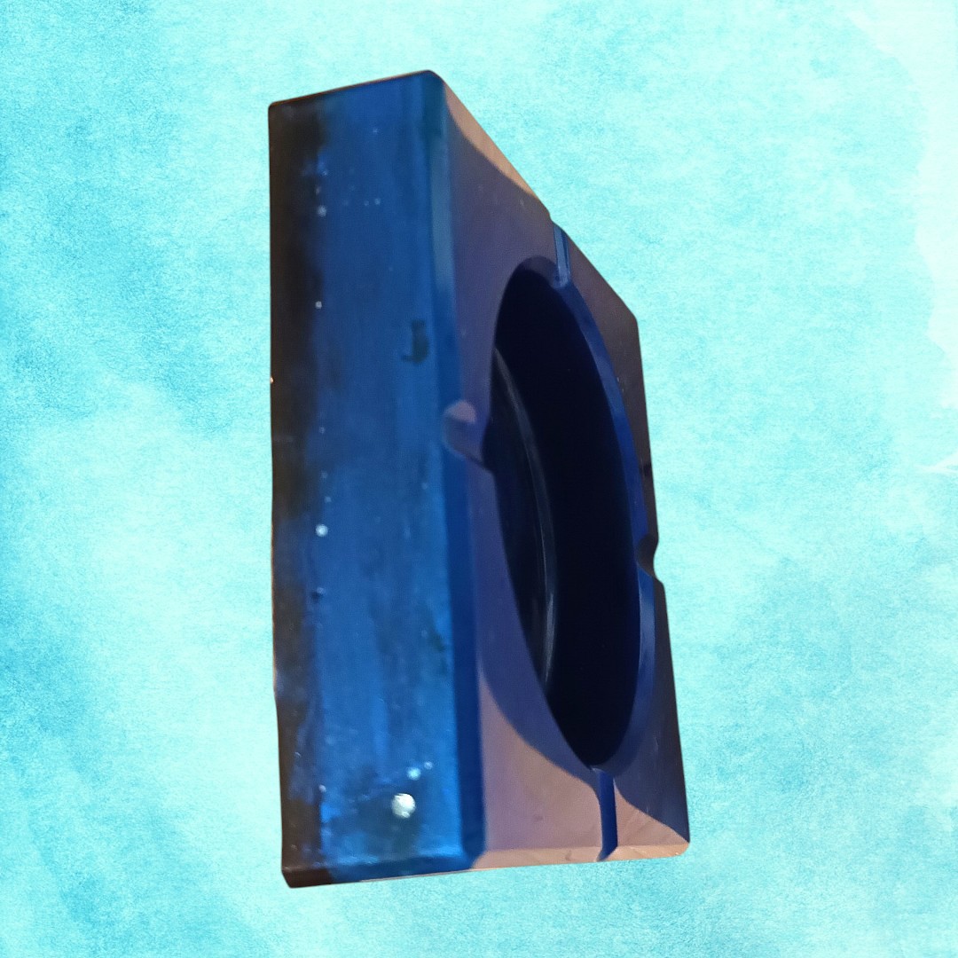 Cendrier carré bleu brillant et noir 10cm en résin epoxy