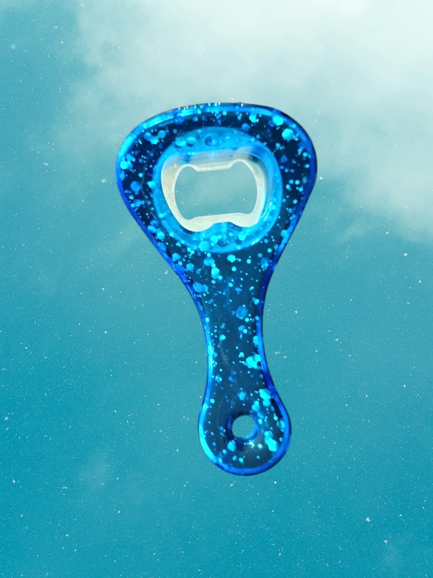 Décapsuleur bleu et paillettes en résine epoxy 100% fait main