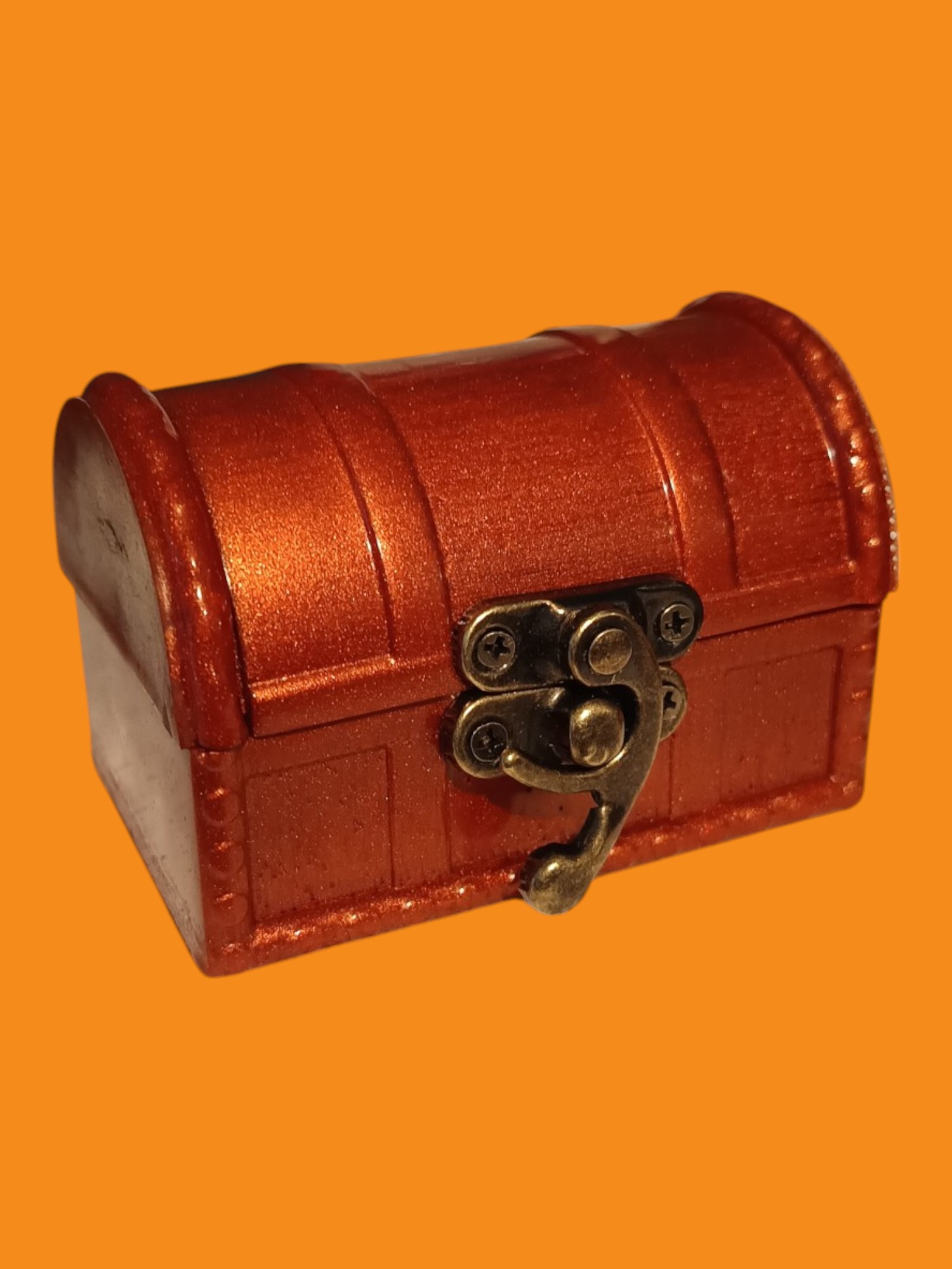 Mini coffret style "Coffre au trésor" en résine epoxy couleur cuivré avec reflets, entièrement fait main. Longueur: 8cm, Largeur: 5cm, Hauteur: 5cm