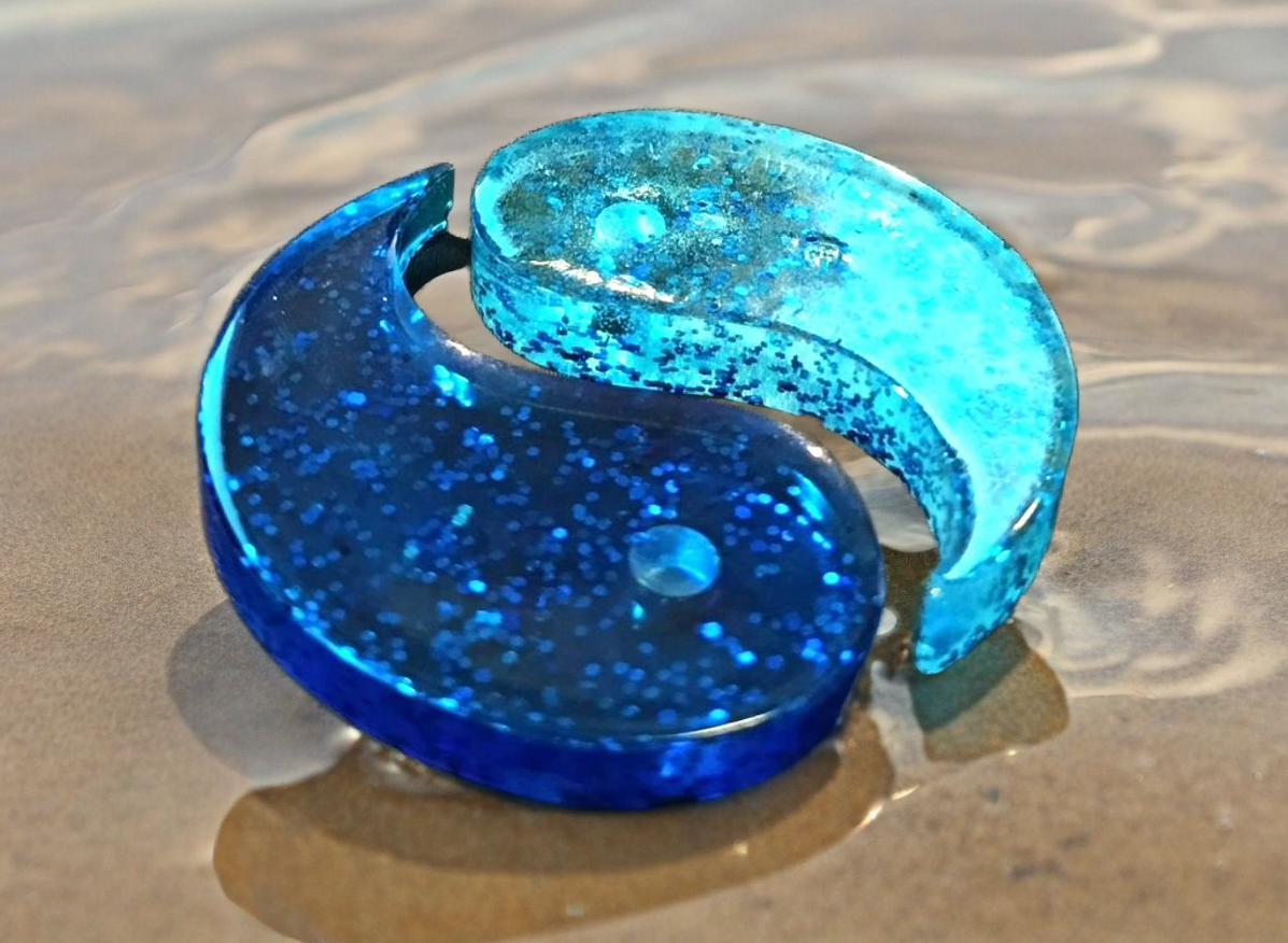 Le yin et le Yang bleu et paillettes