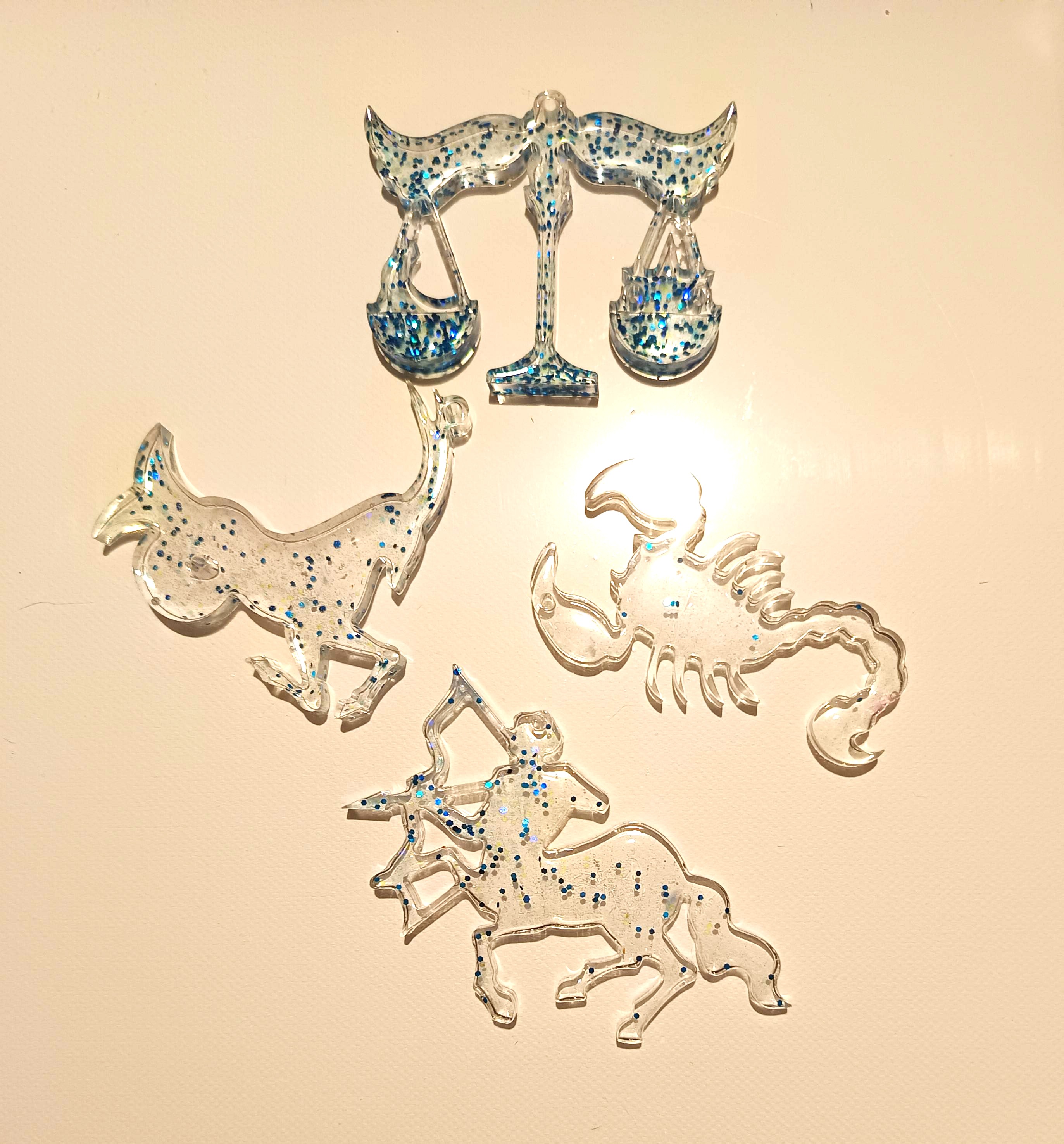 Les signes astrologiques en résine epoxy fait main