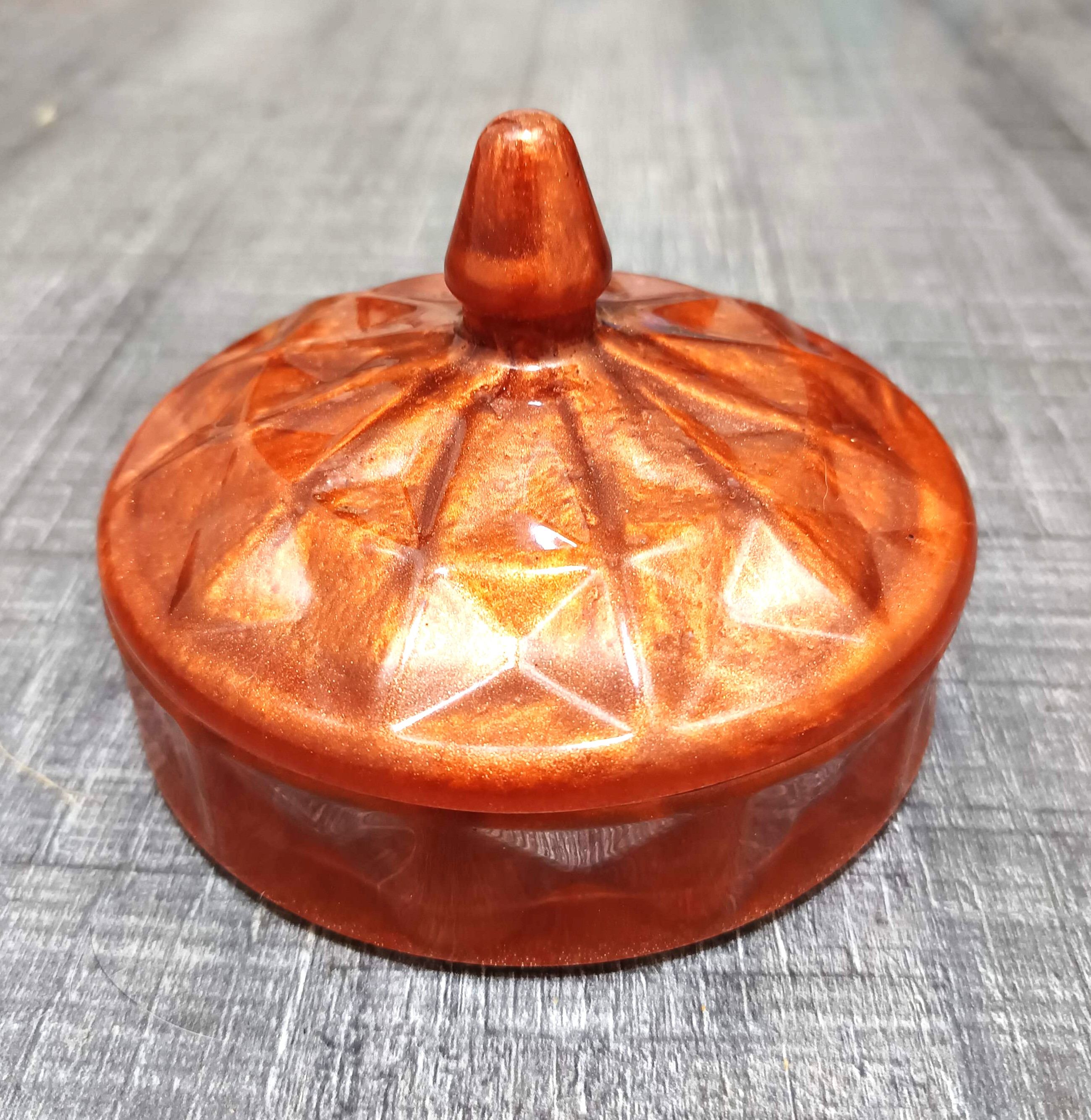 Boîte ronde cuivrée étages et couleurs aux choix en résine époxy artisanale