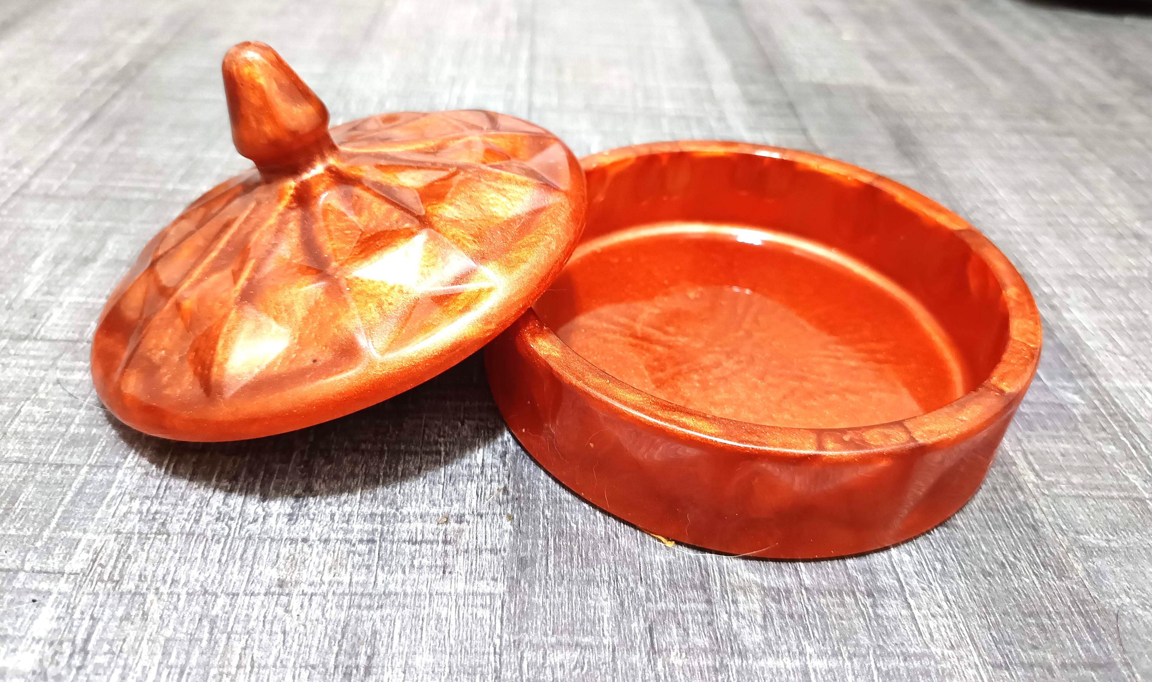 Boîte ronde cuivrée étages et couleurs aux choix en résine époxy artisanale