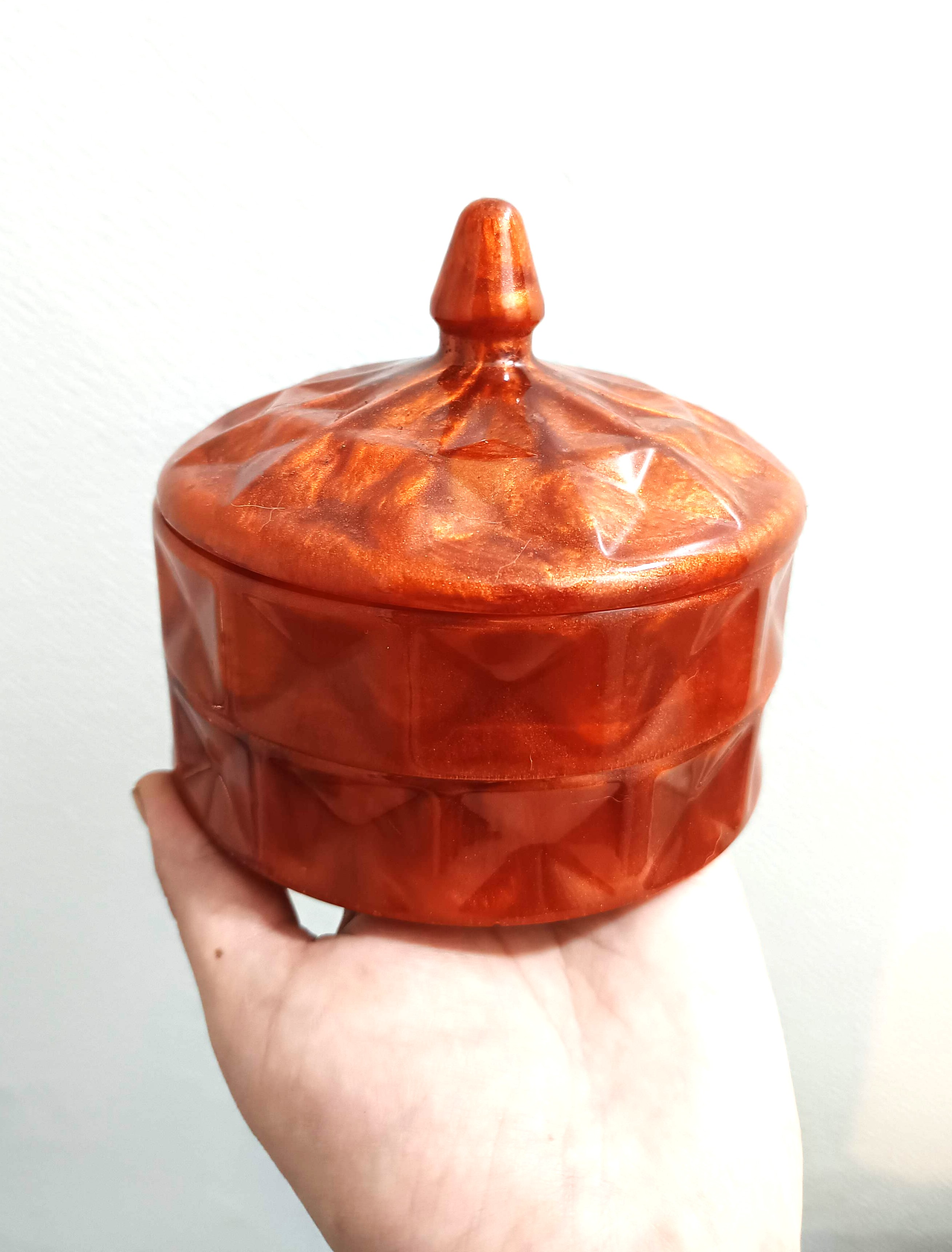Boîte ronde cuivrée étages et couleurs aux choix en résine époxy artisanale