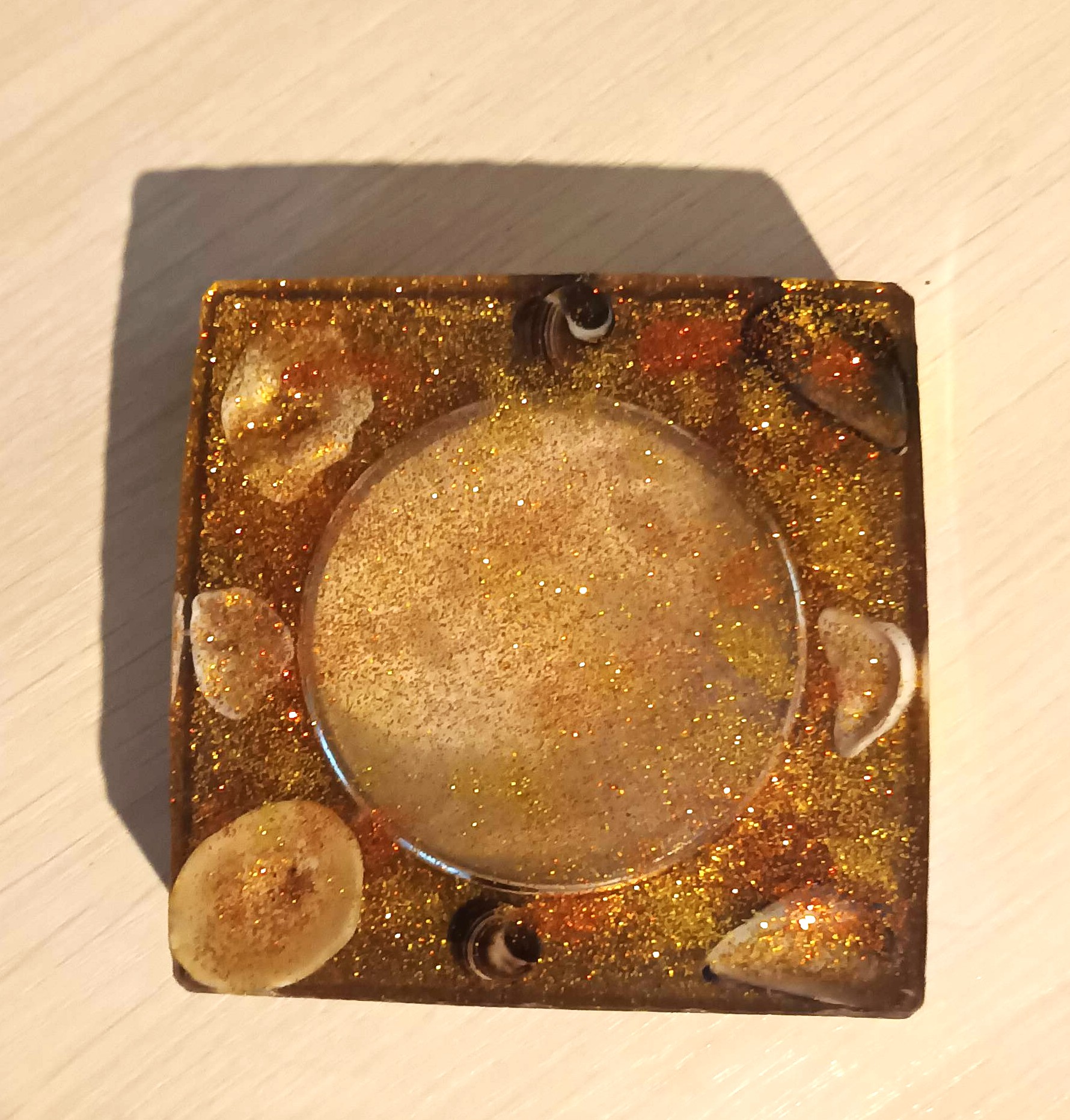 Cendrier sable et coquillages en résine époxy artisanale