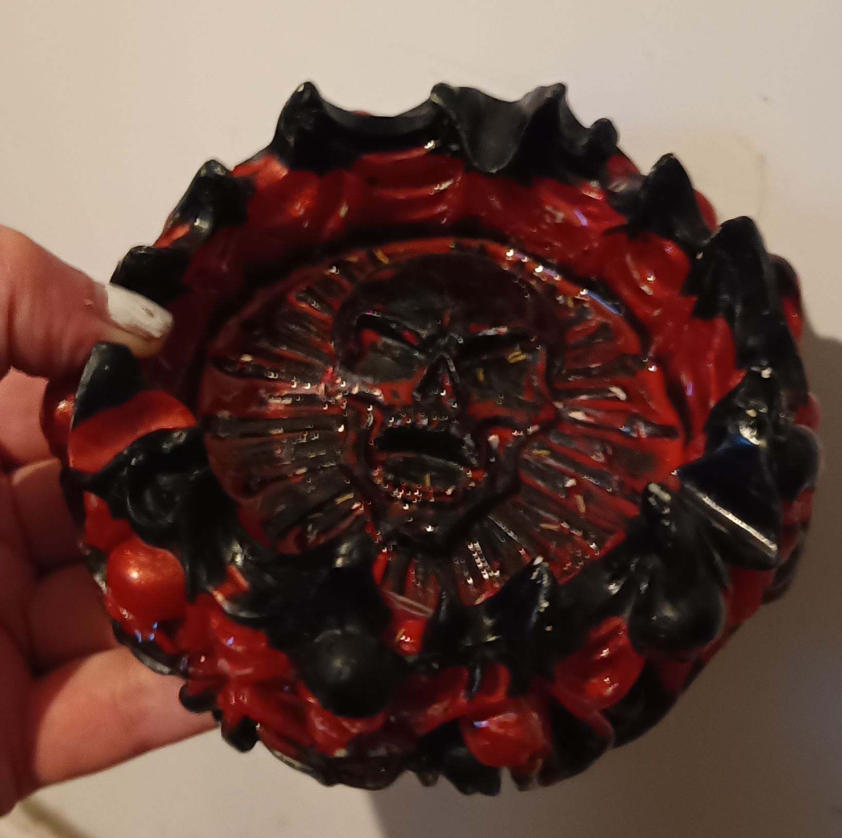Cendrier crâne Rouge et noir en résine époxy artisanale