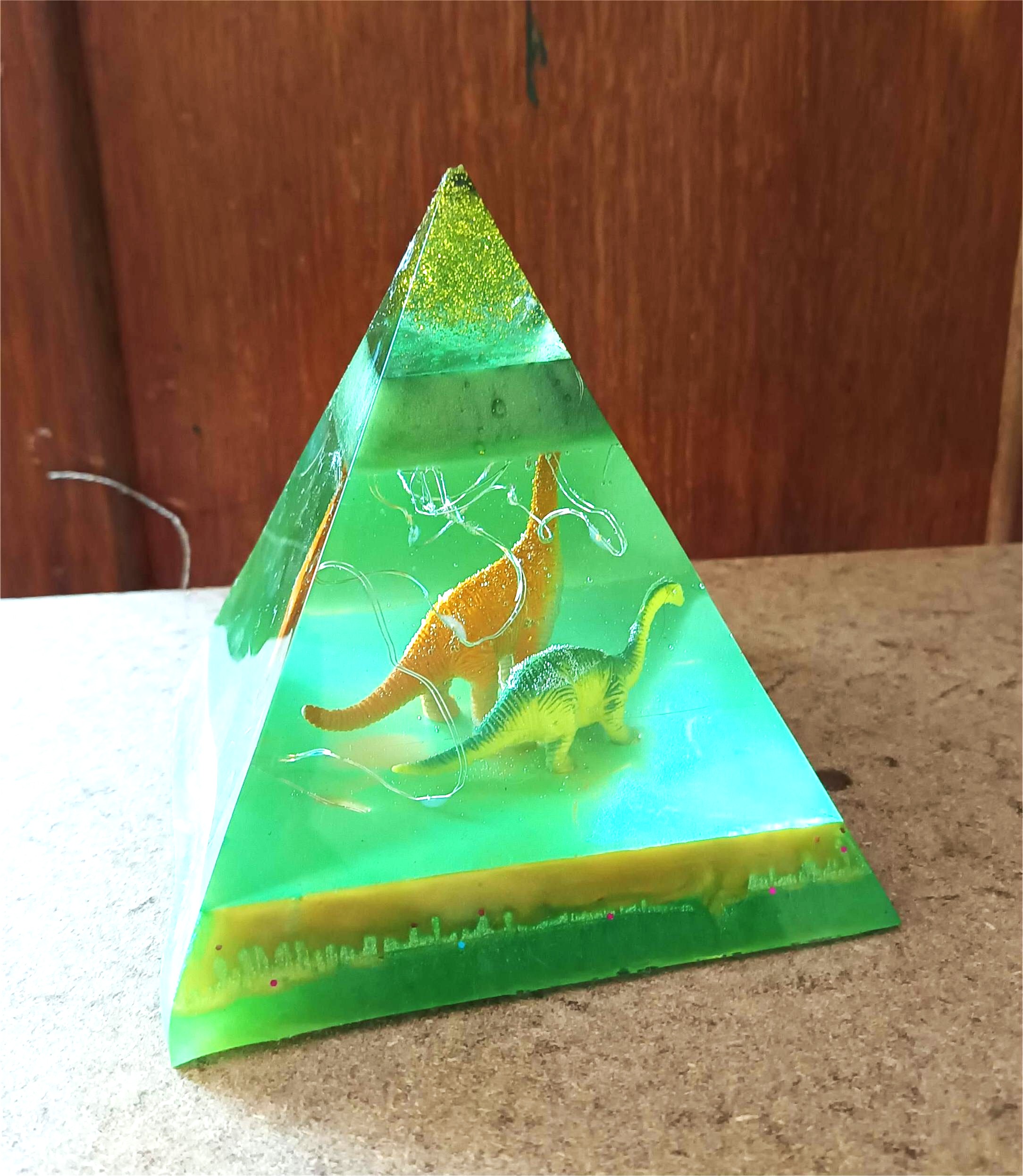 🦕 Lampe Dinosaure en Résine Époxy – Pièce Unique 🦕