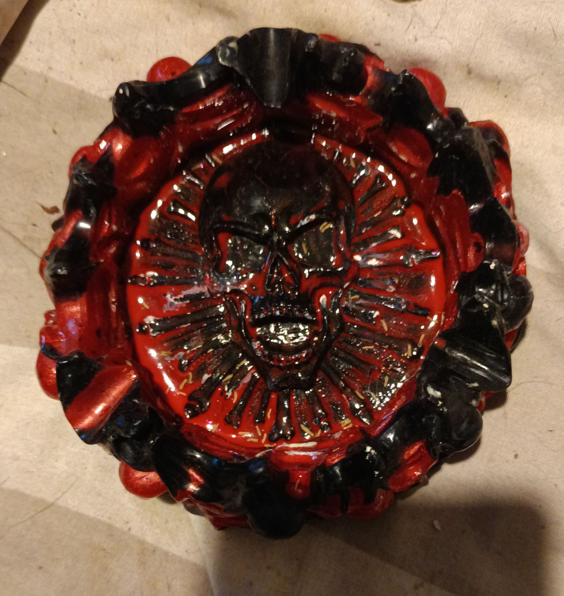 Cendrier crâne Rouge et noir en résine époxy artisanale