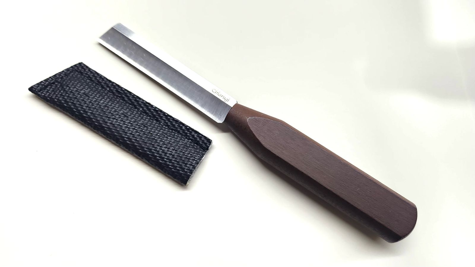 Faca chanfro duplo côncavo