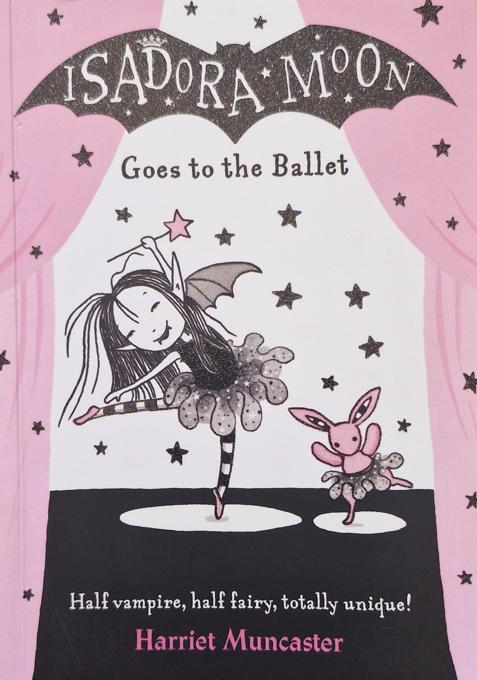 Isadora Moon Goes to the Ballet